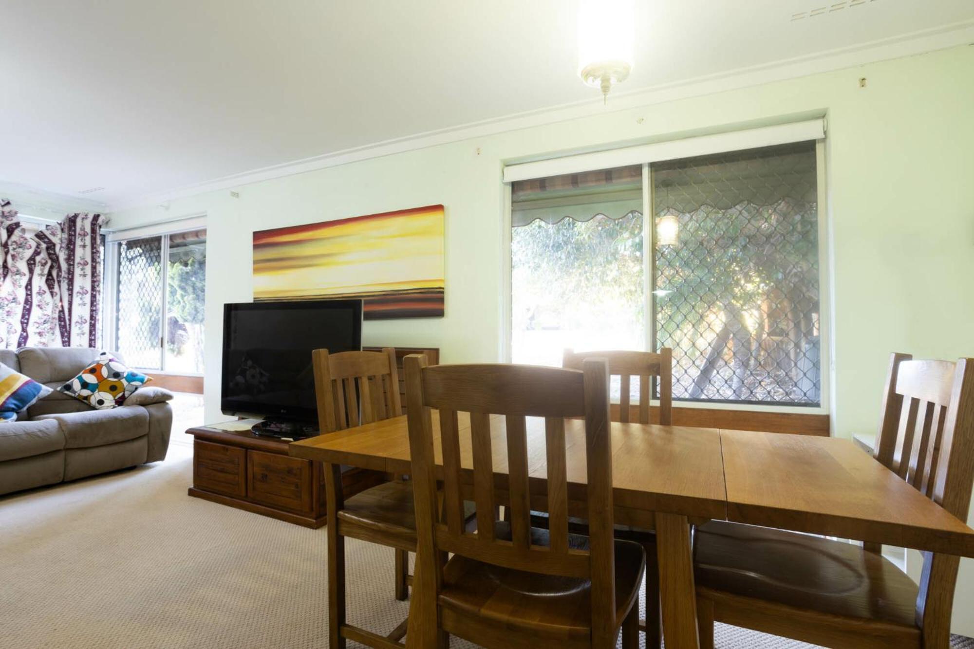 Well Equipped 3br With Backyard And Patio