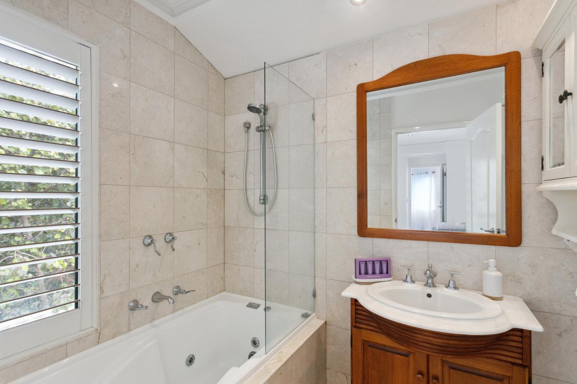 Newly Renovated Steps From Sorrento Holiday home *