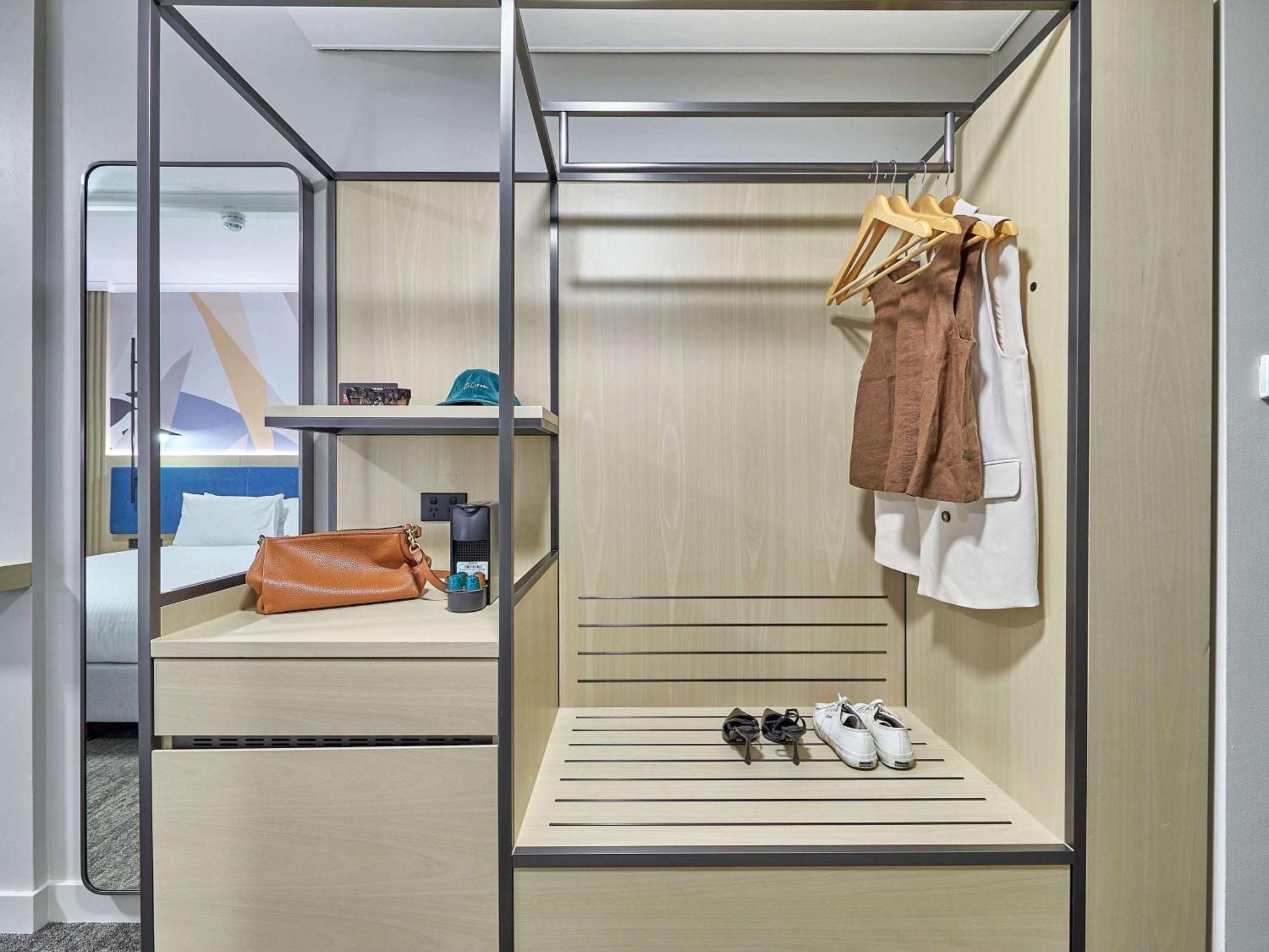 Ibis 4*