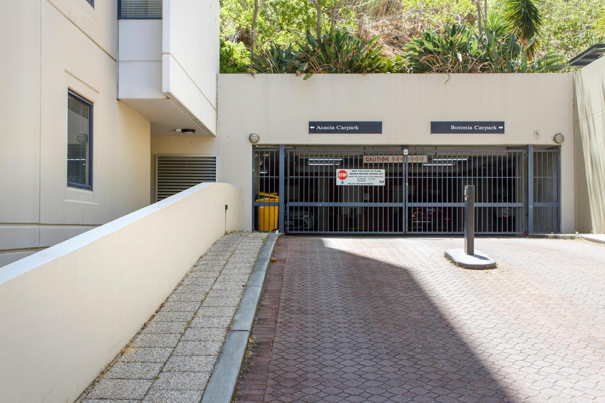 Resort-style Living In Cbd - 2x2 Apartment *