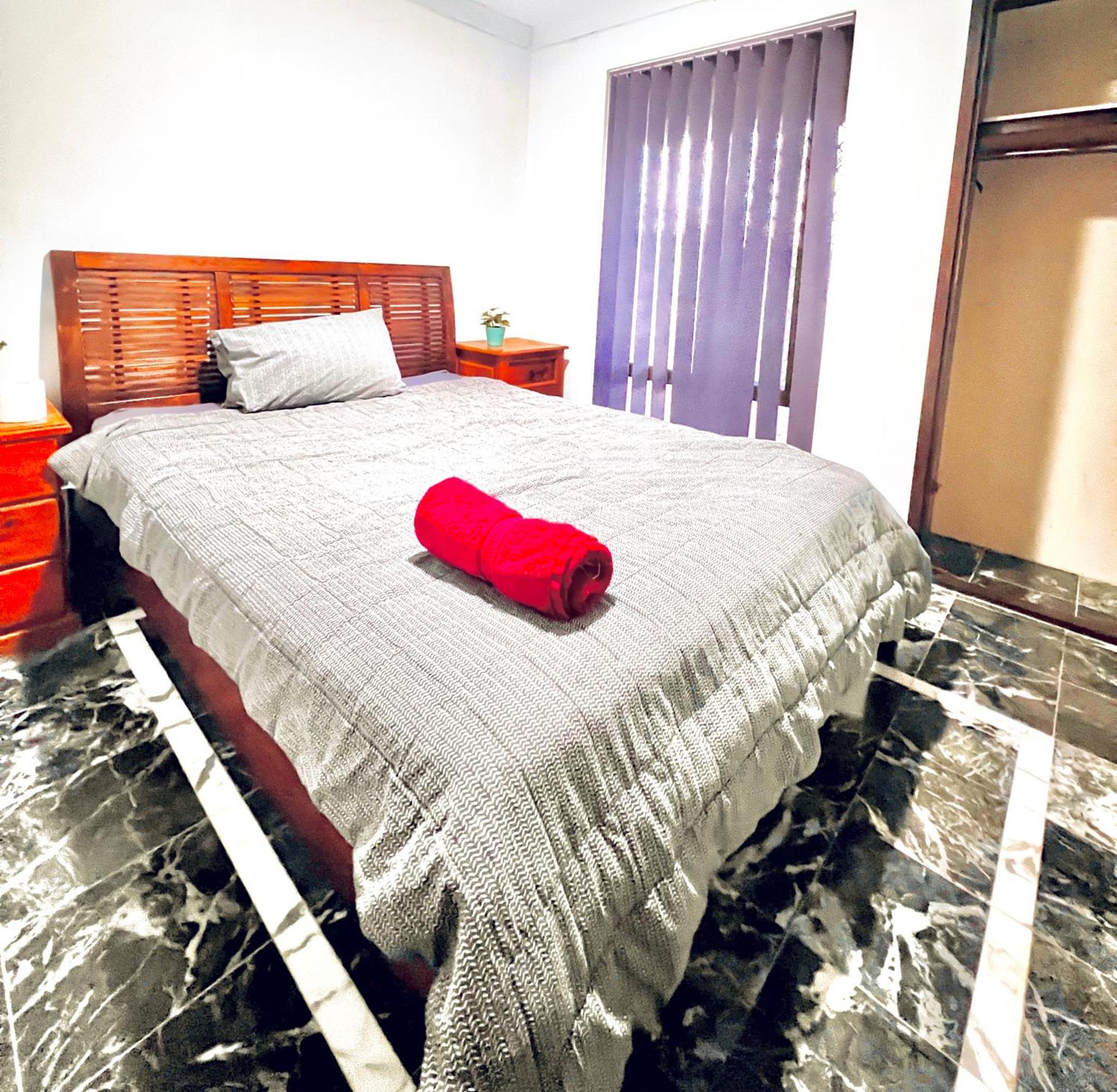 Affordable Long Term Queen Size Bedroom Near Fremantle Guest house
