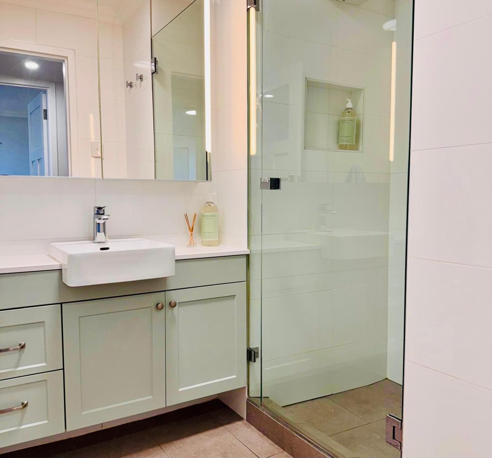 Perfect Oceanfront Cottesloe *