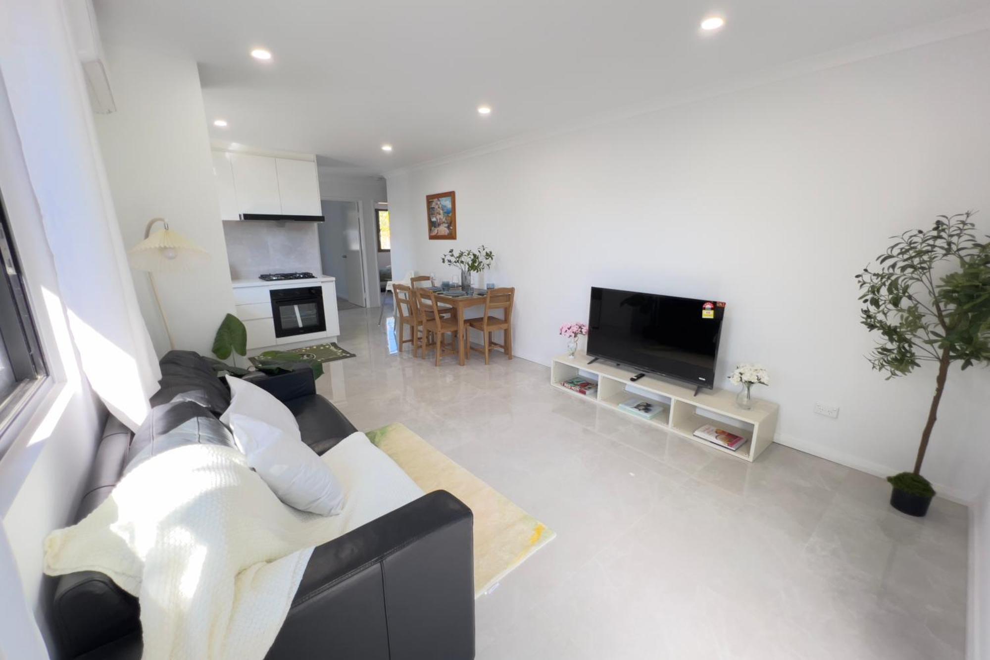 Rumah percutian B3 Near Airport - Cozy Home, Walk To Shops & Eats Perth