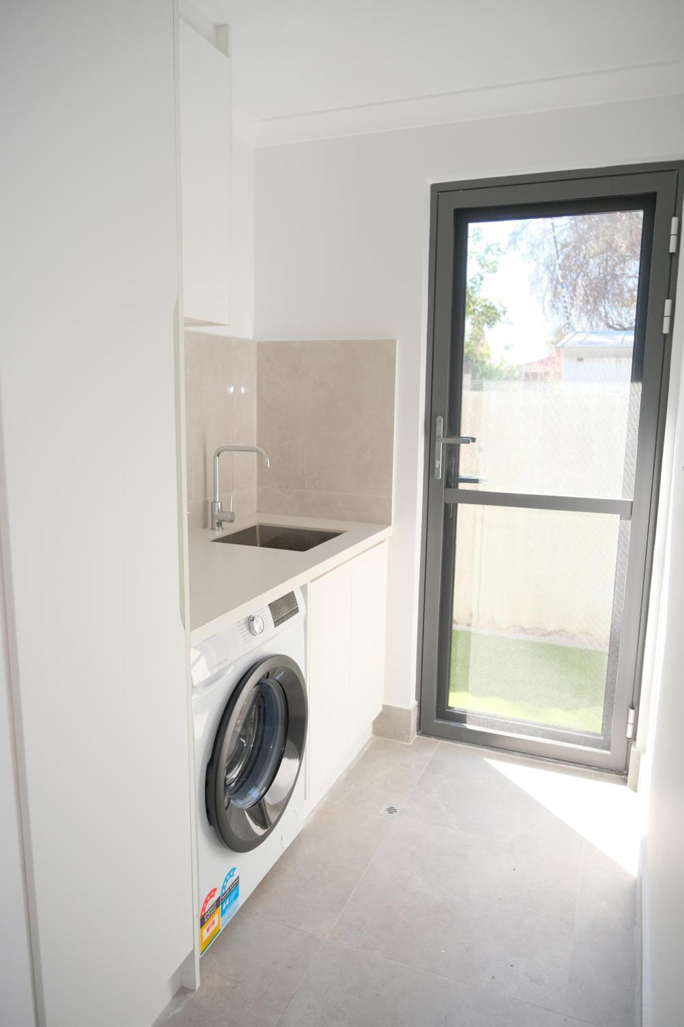 Rumah percutian B3 Near Airport - Cozy Home, Walk To Shops & Eats