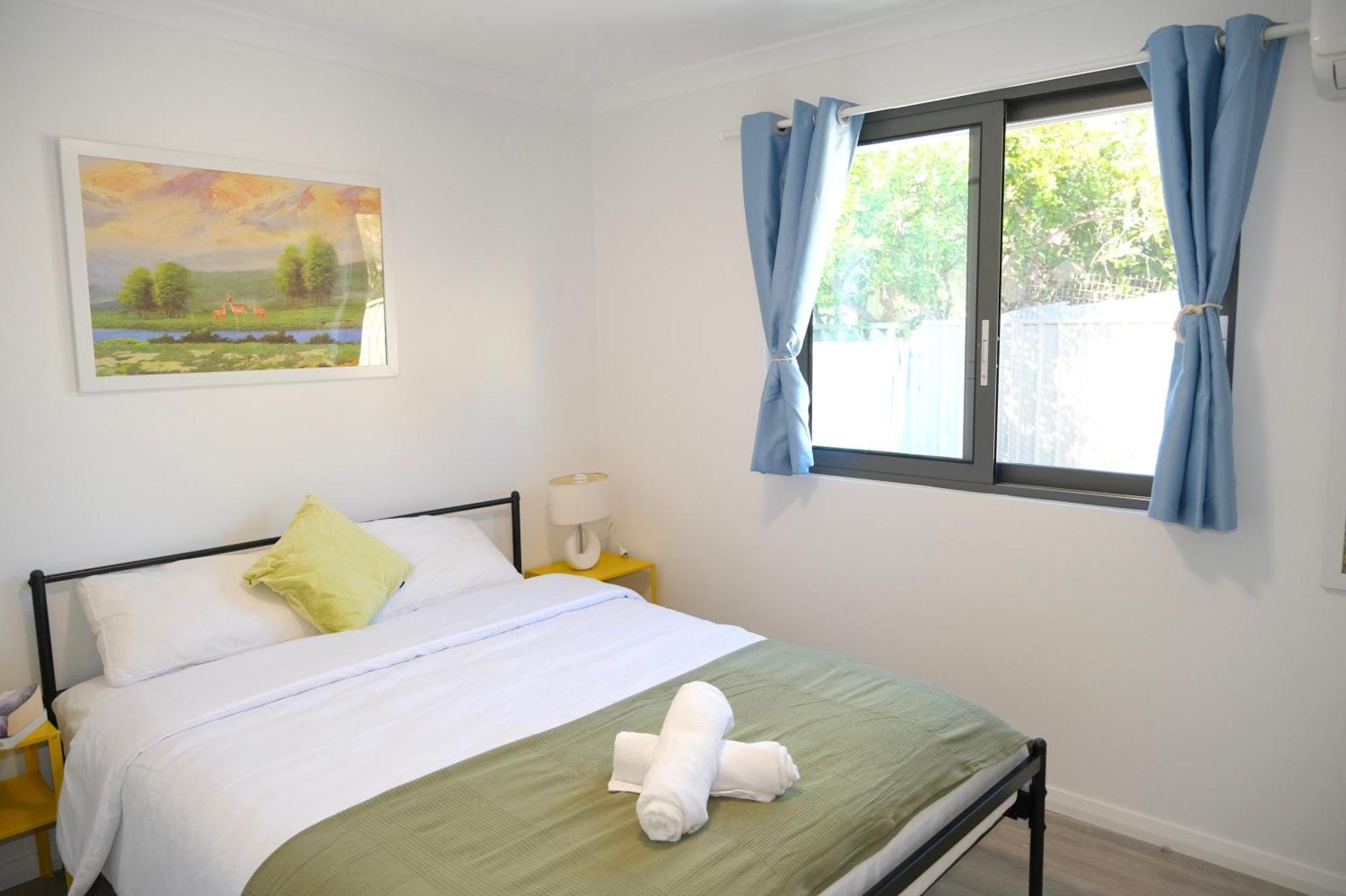 B3 Near Airport - Cozy Home, Walk To Shops & Eats * Perth
