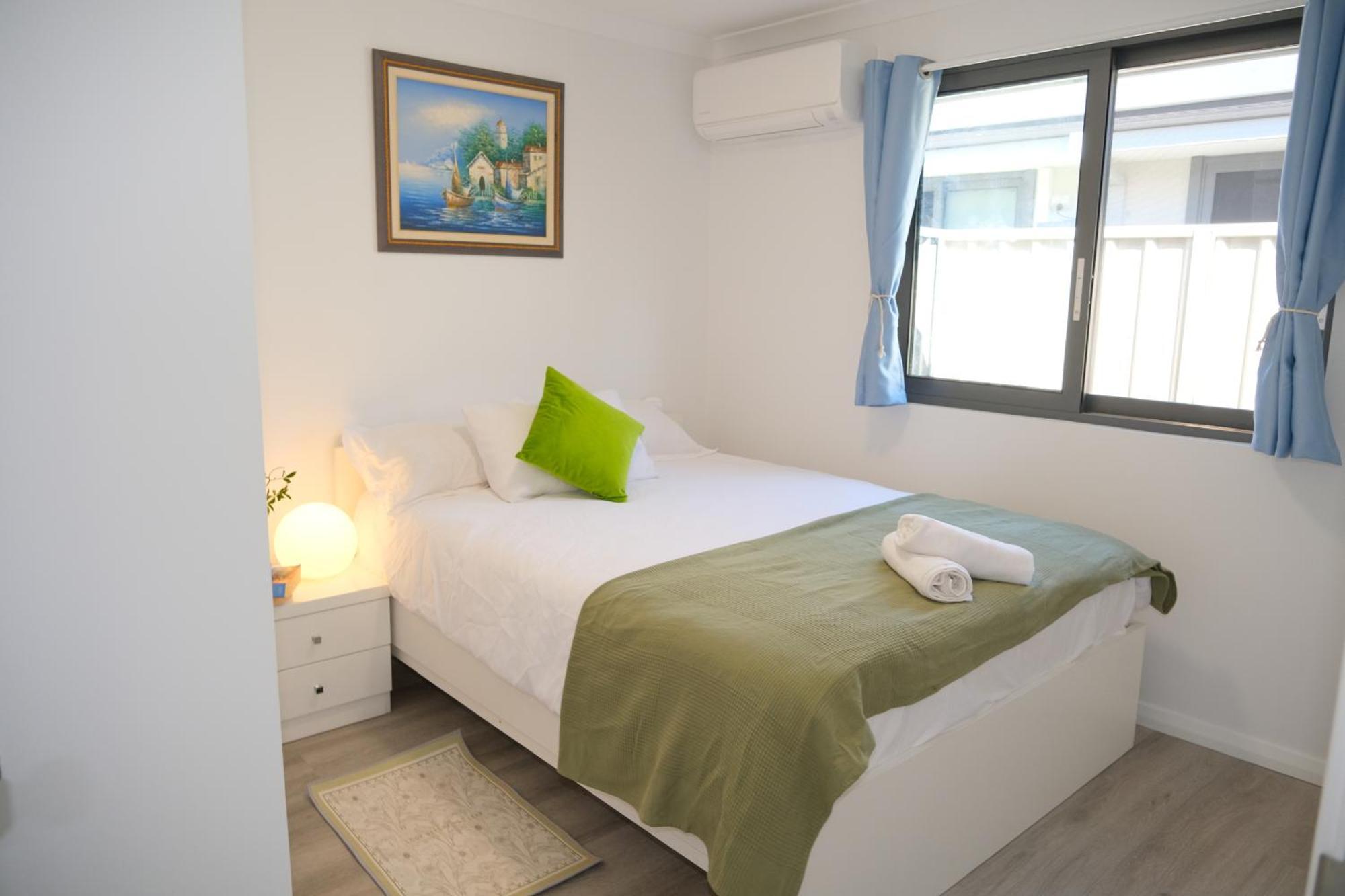 B2 Airport Adjacent - New Amenities & Fast Wi-fi Perth