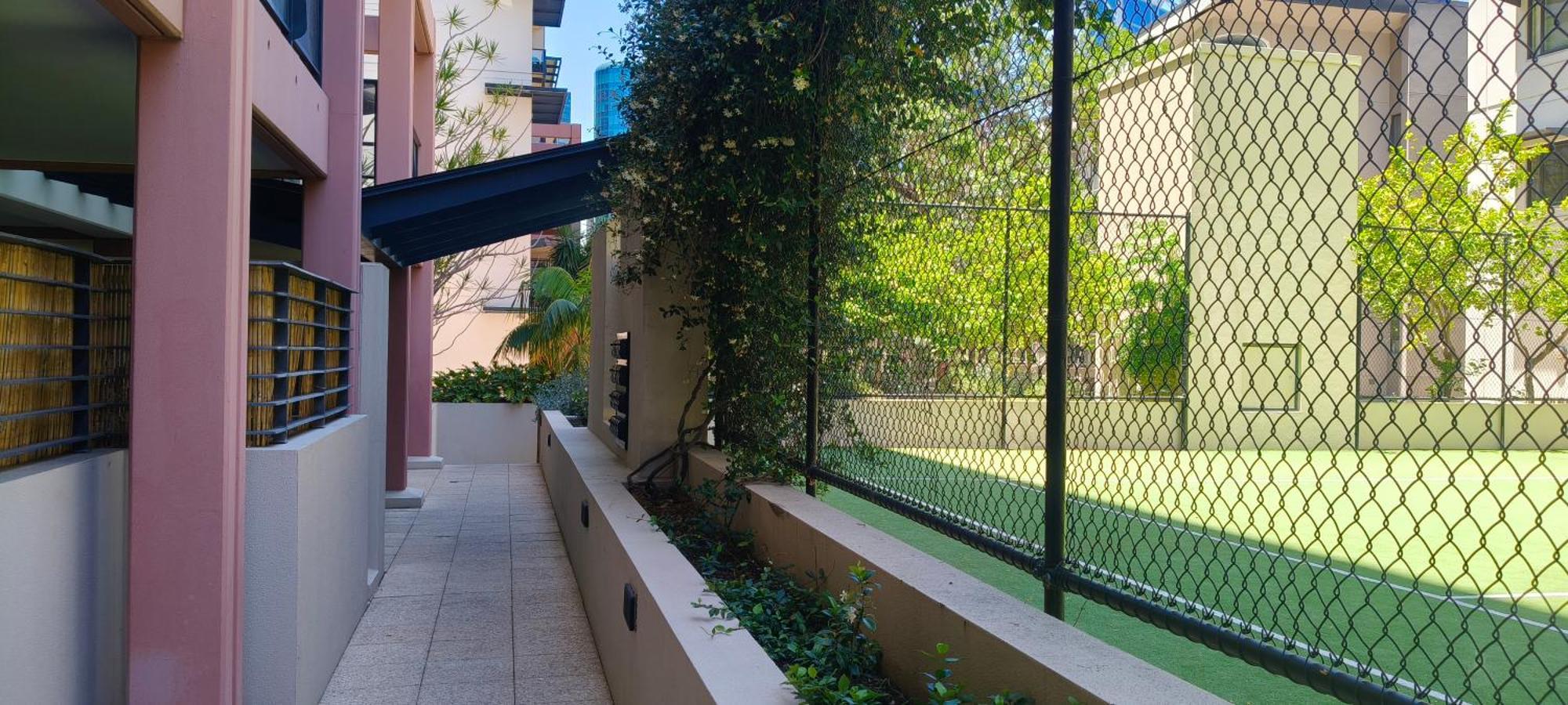 Resort-style Living In Cbd - 2x2 Apartment *