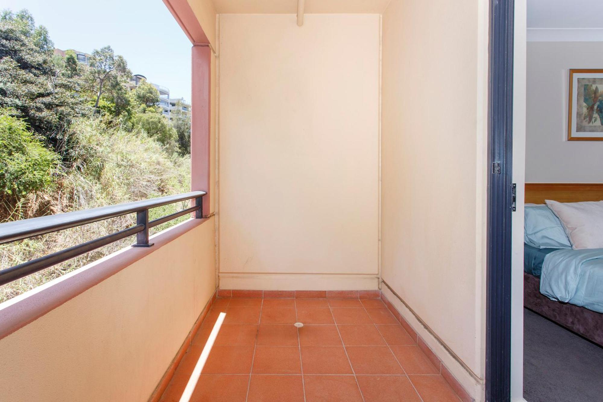 Resort-style Living In Cbd - 2x2 * Perth