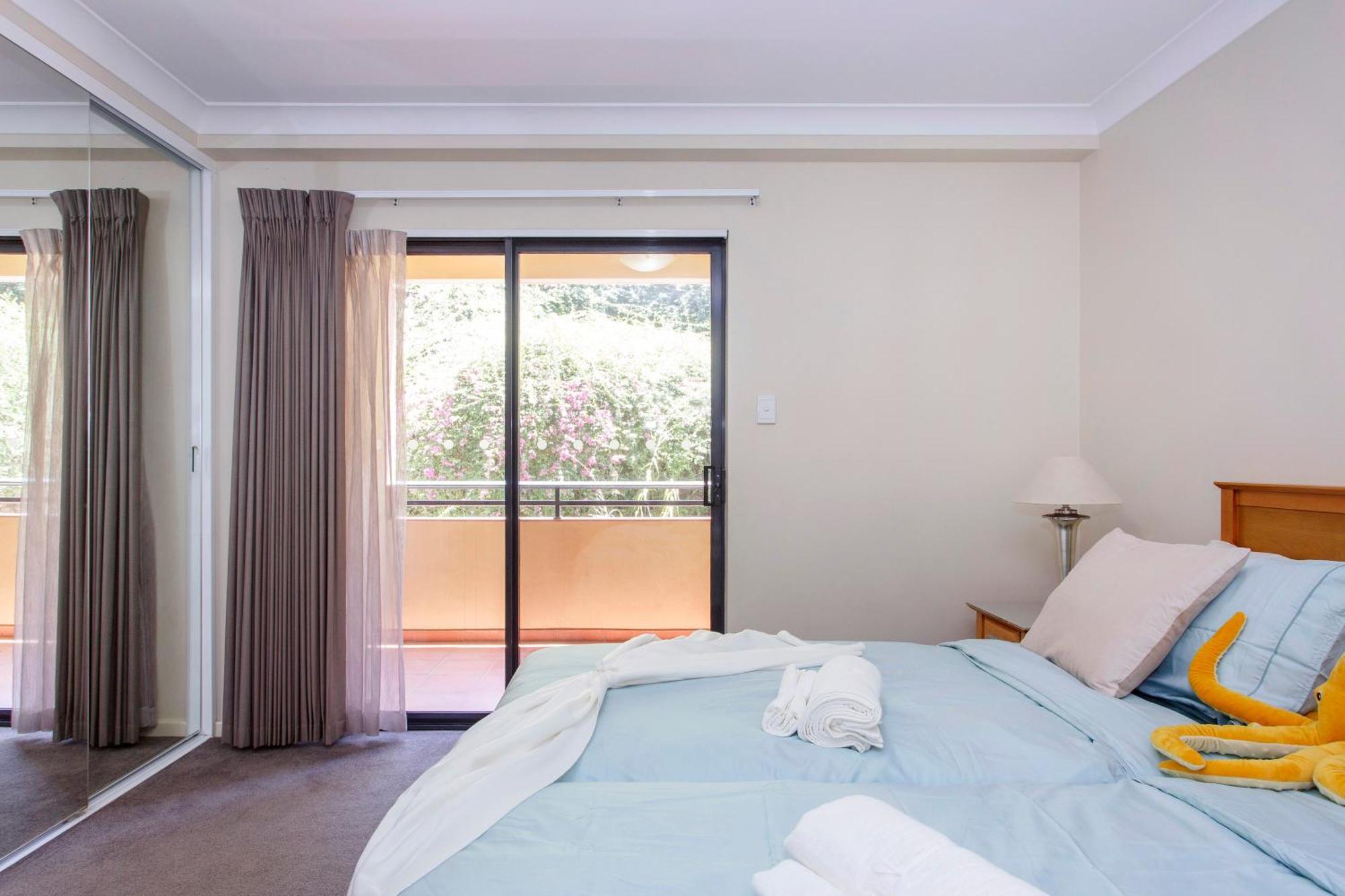 Resort-style Living In Cbd - 2x2 *