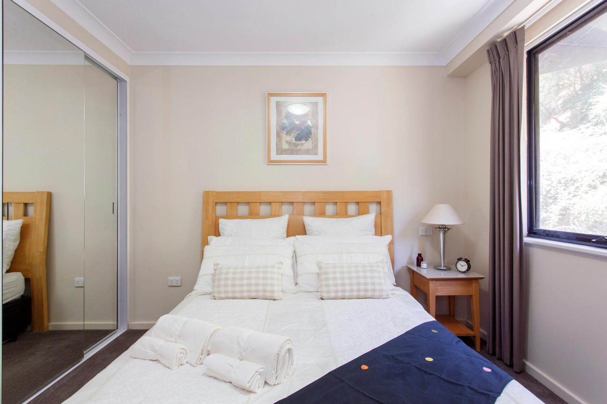 Apartment Resort-style Living In Cbd - 2x2 *
