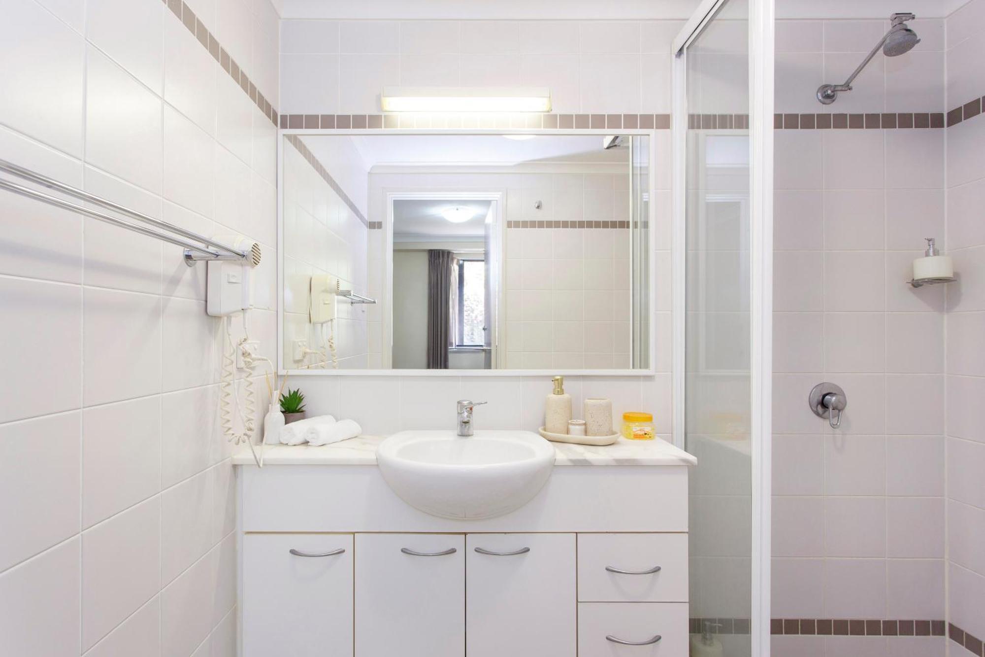 Resort-style Living In Cbd - 2x2 Apartment *