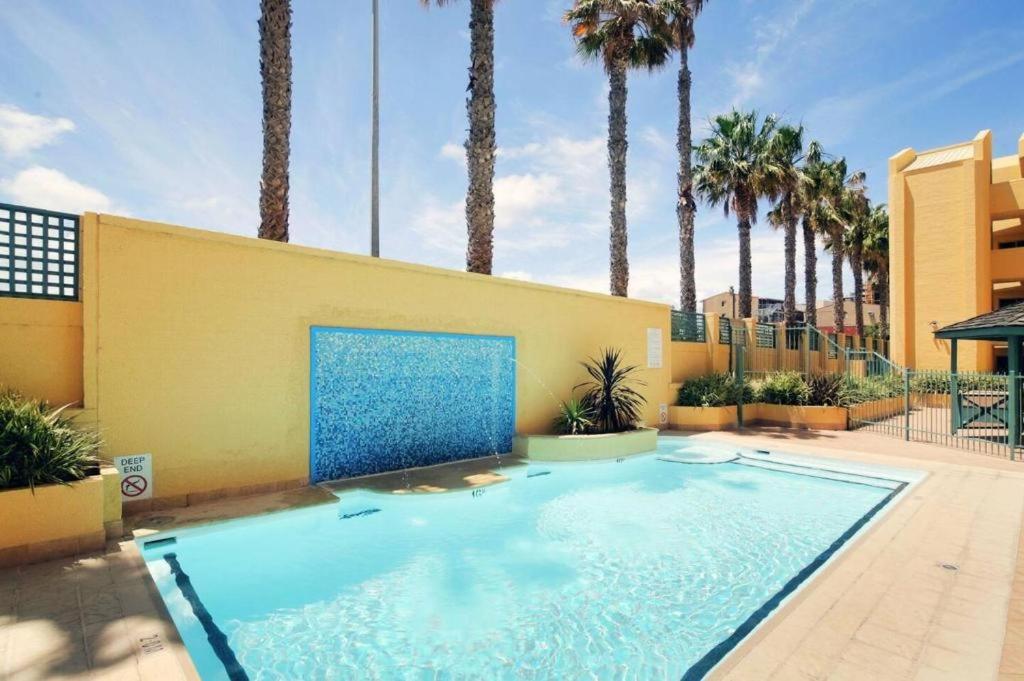 Clifton On Scarborough - Absolute Beachfront Apartment *