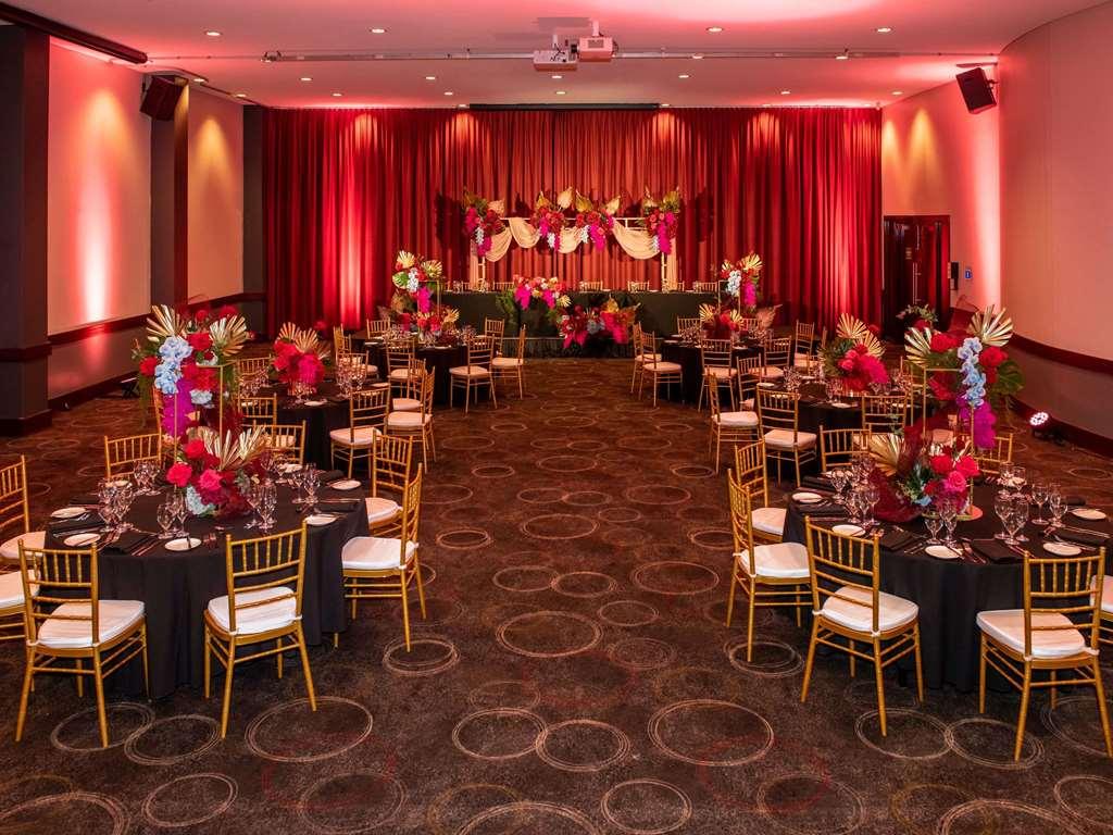 Novotel Langley 4*