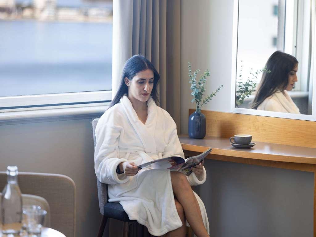 Novotel Langley Hotel 4*