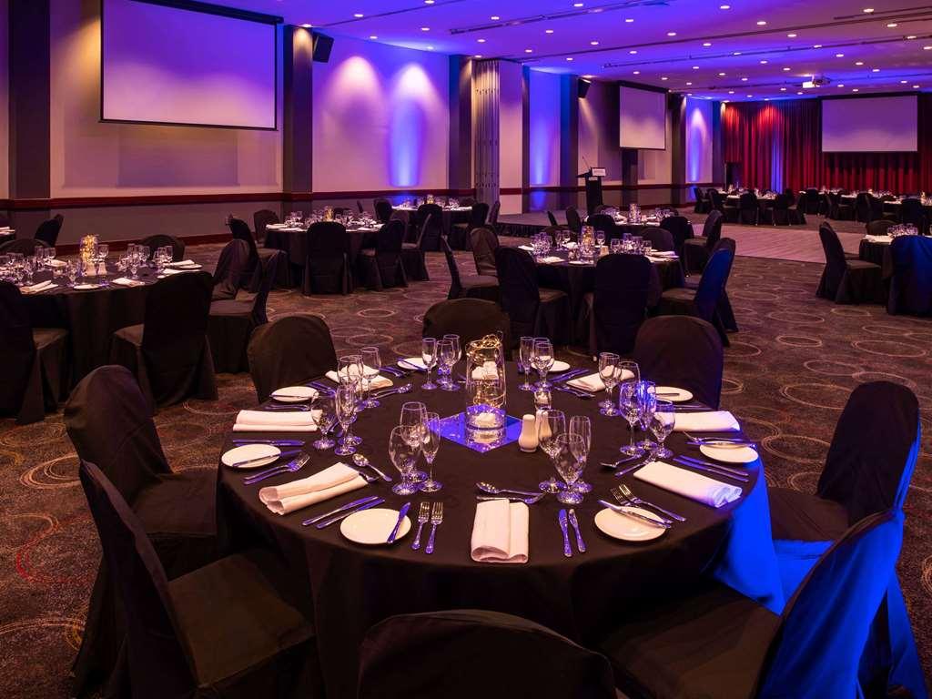 Novotel Langley 4*