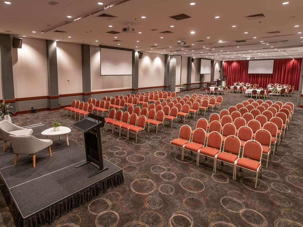 Novotel Langley 4*