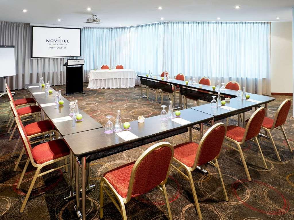 Novotel Langley 4*