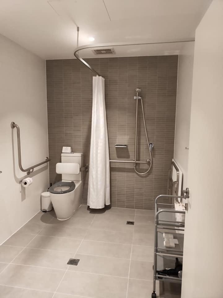 Quest South Foreshore Aparthotel 4*