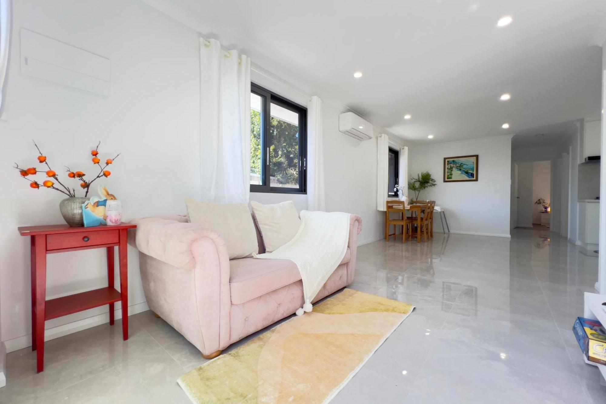 Holiday home B2 Airport Adjacent Home - New Amenities & Fast Wi-Fi Perth