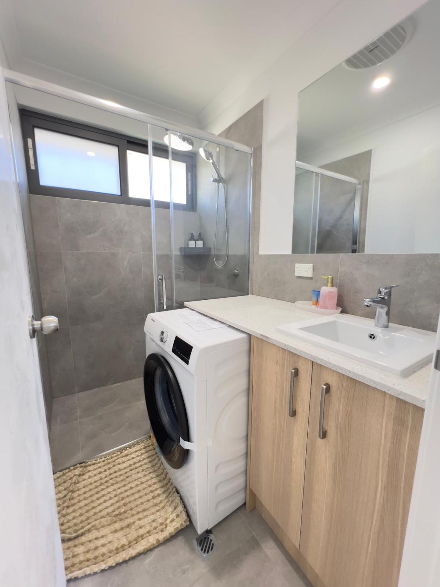 Holiday home B2 Airport Adjacent Home - New Amenities & Fast Wi-Fi *