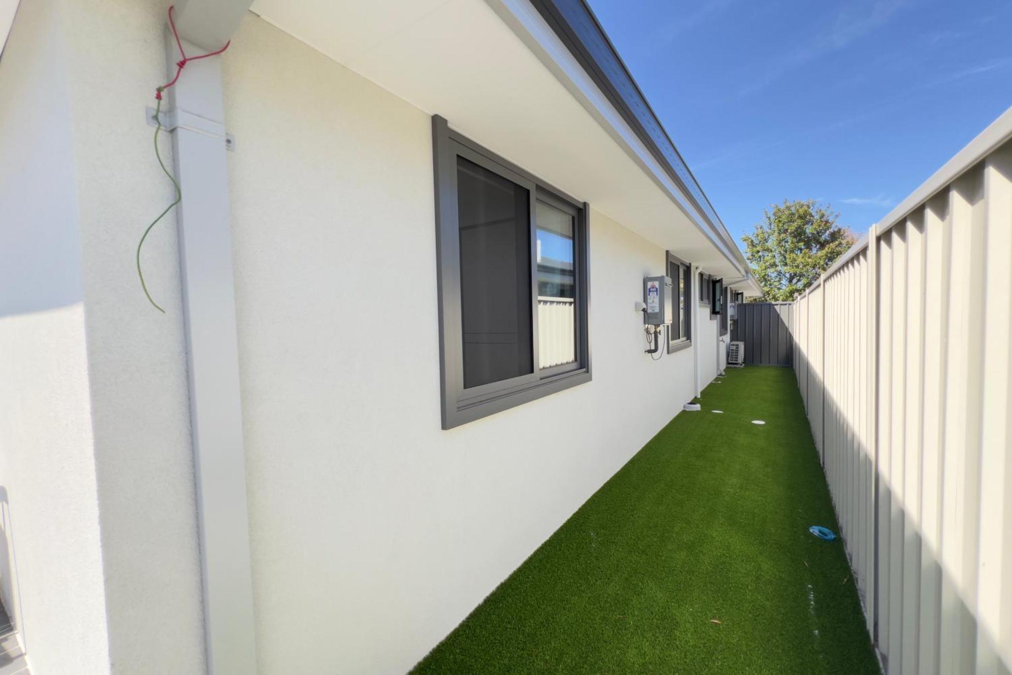 B2 Airport Adjacent Home - New Amenities & Fast Wi-Fi Holiday home *