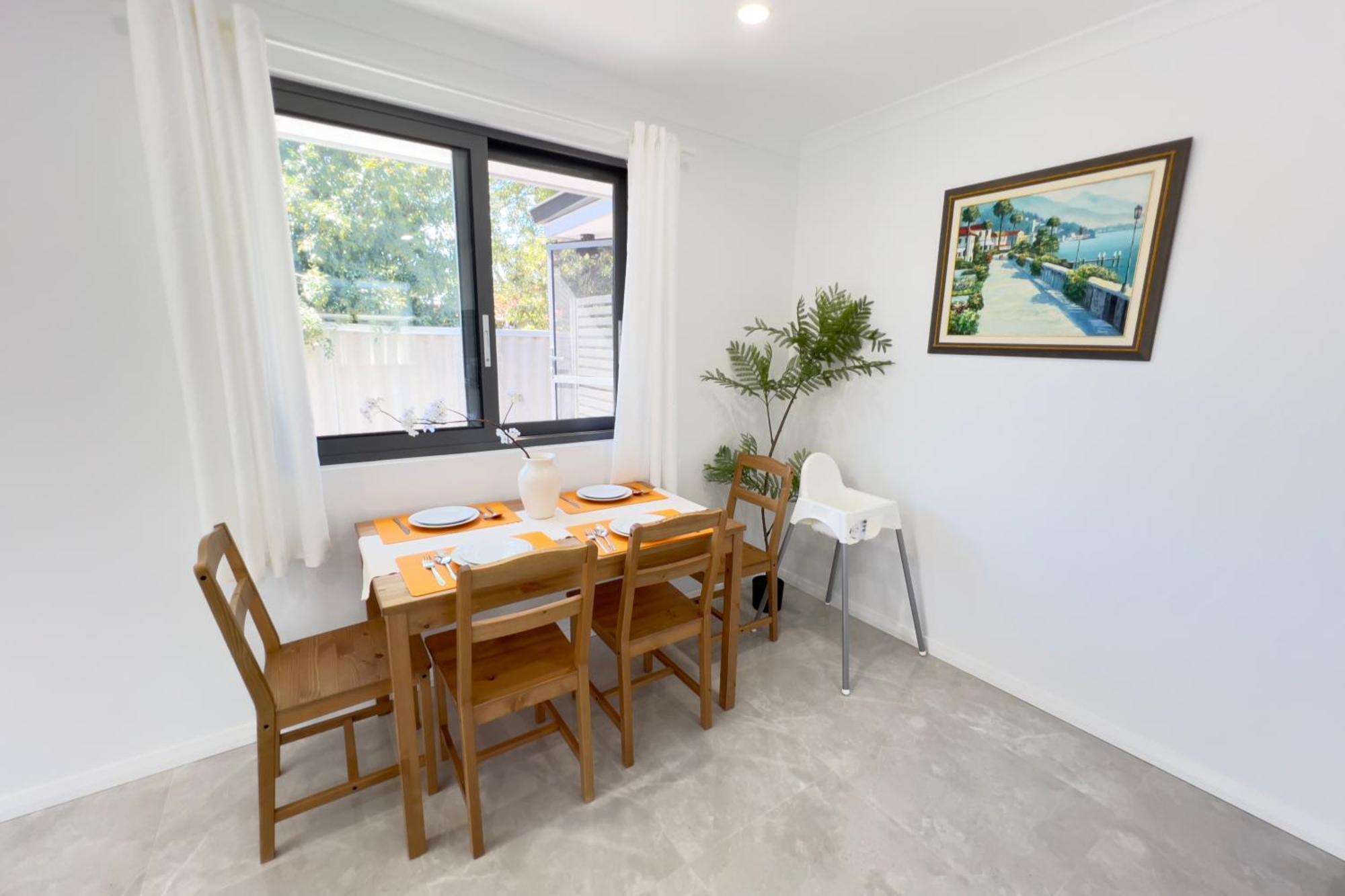 Holiday home B2 Airport Adjacent Home - New Amenities & Fast Wi-Fi Perth