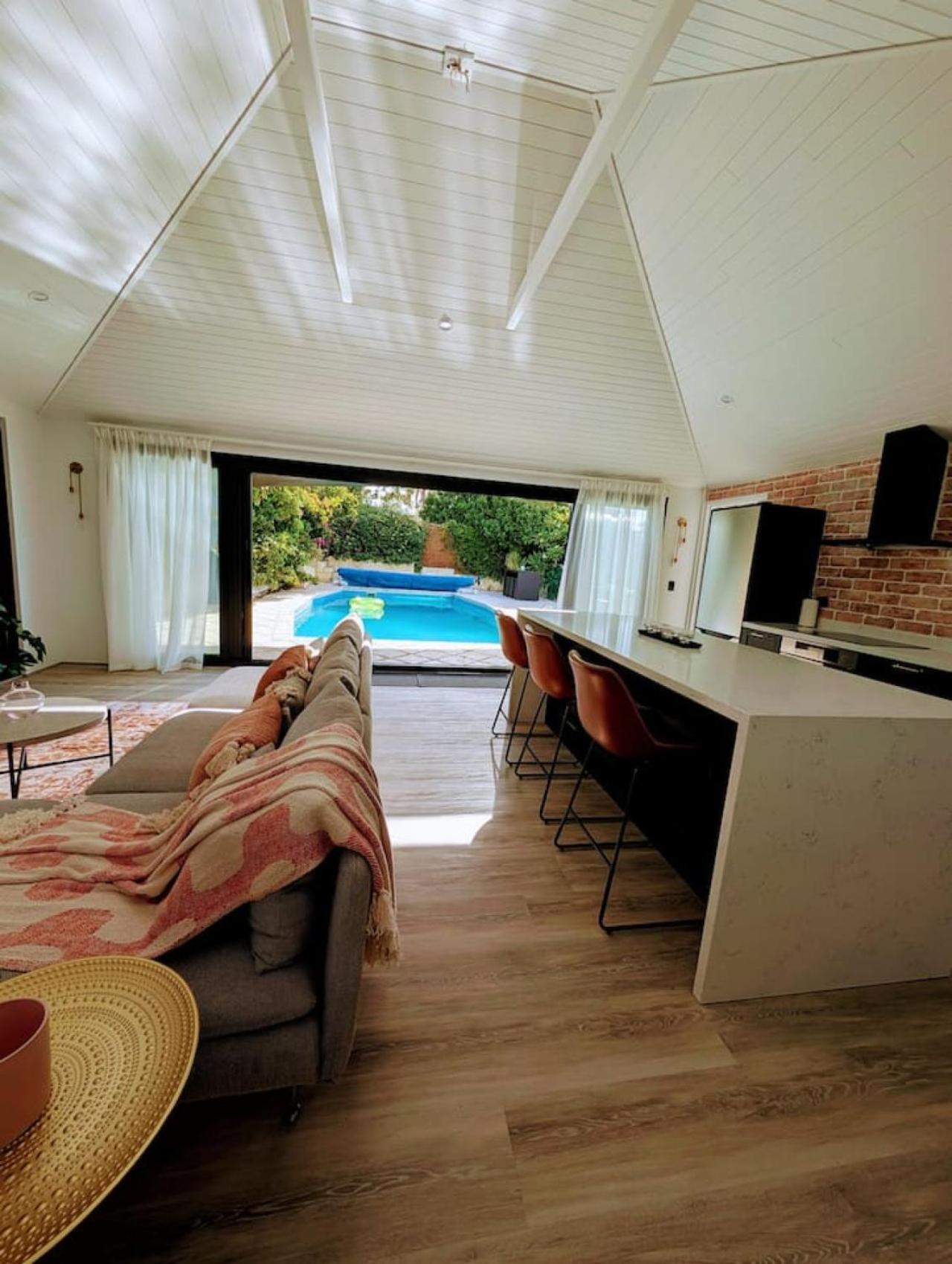 Pool House * Perth