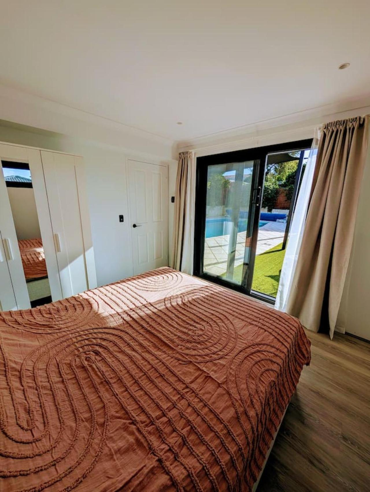 Pool House * Perth