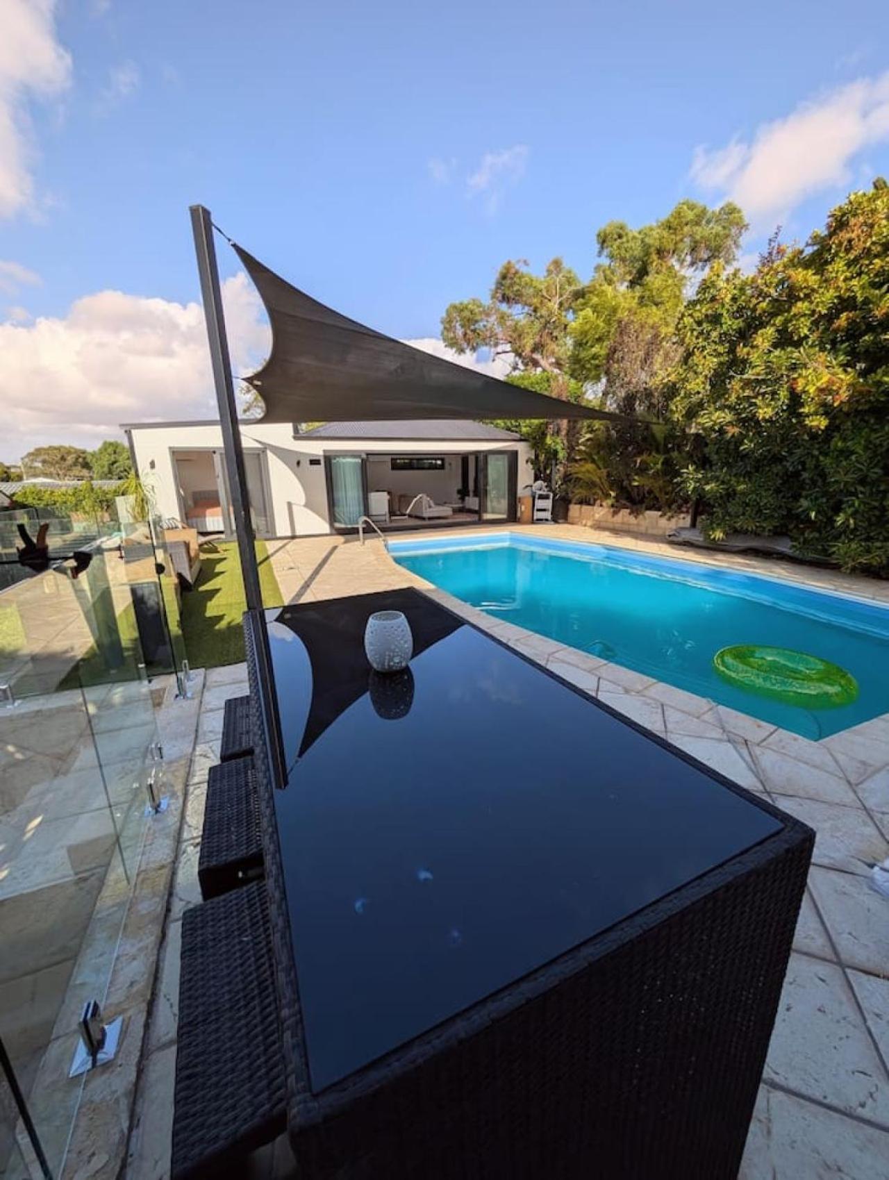 Pool House Holiday home