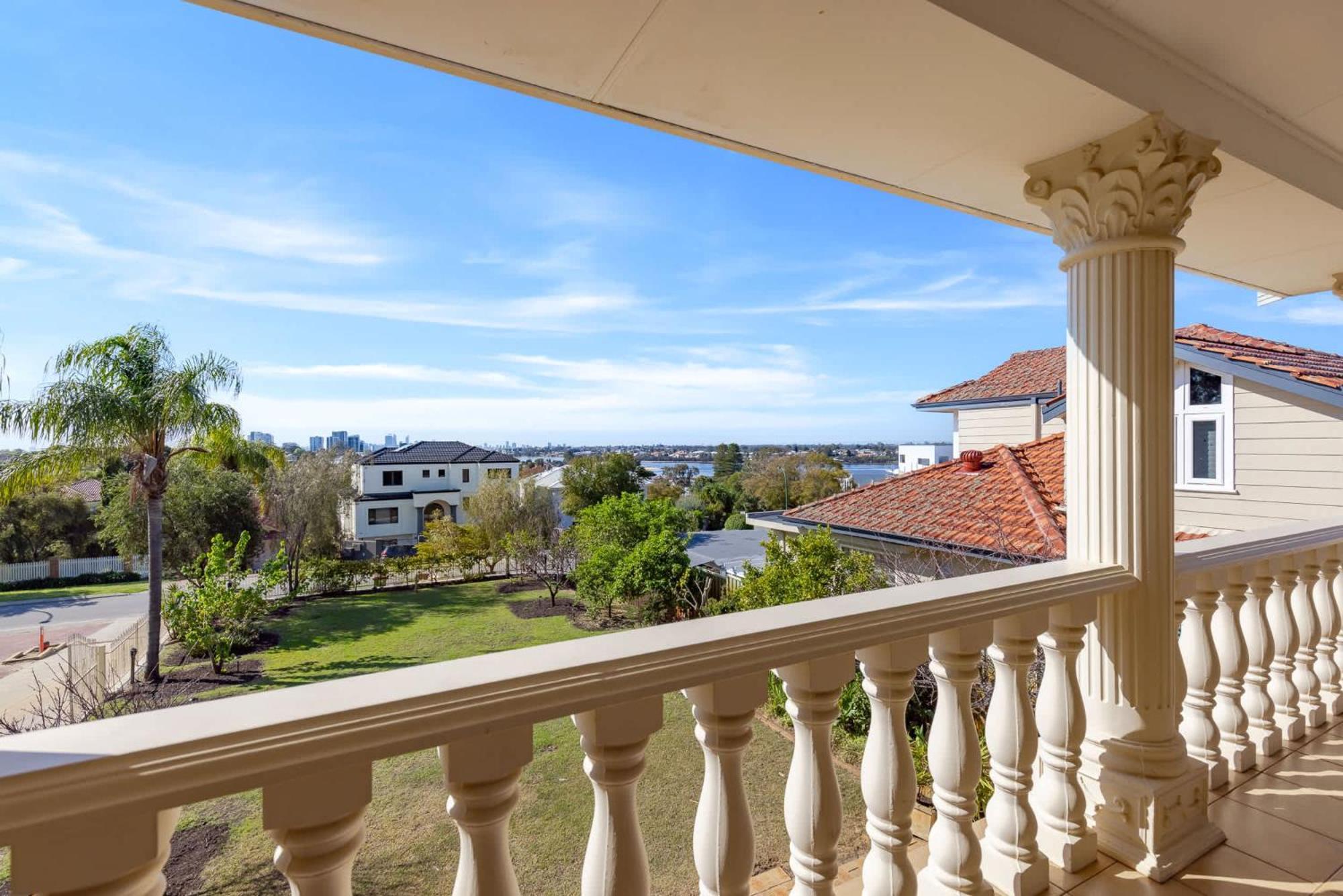 Beautiful House With A View! Perth
