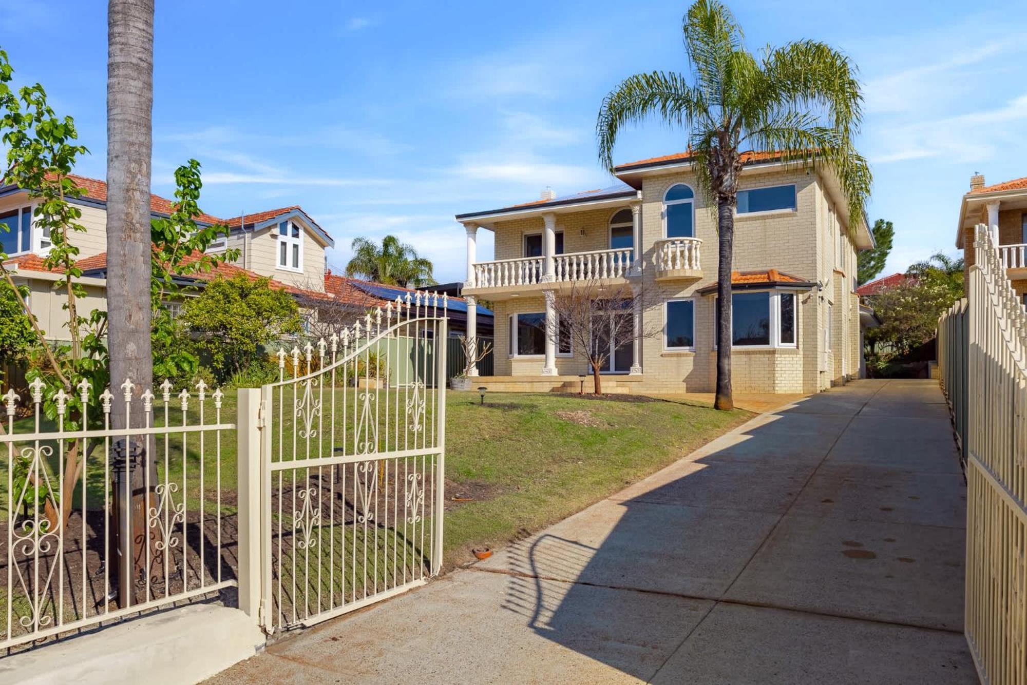 Beautiful House With A View! * Perth