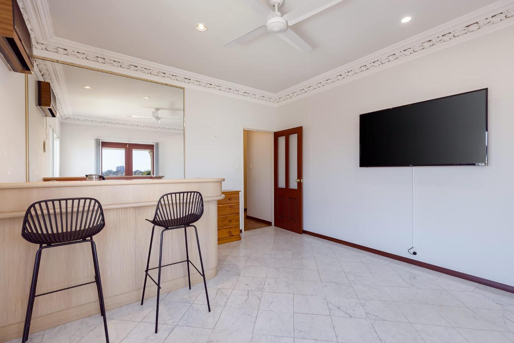 Beautiful House With A View! * Perth