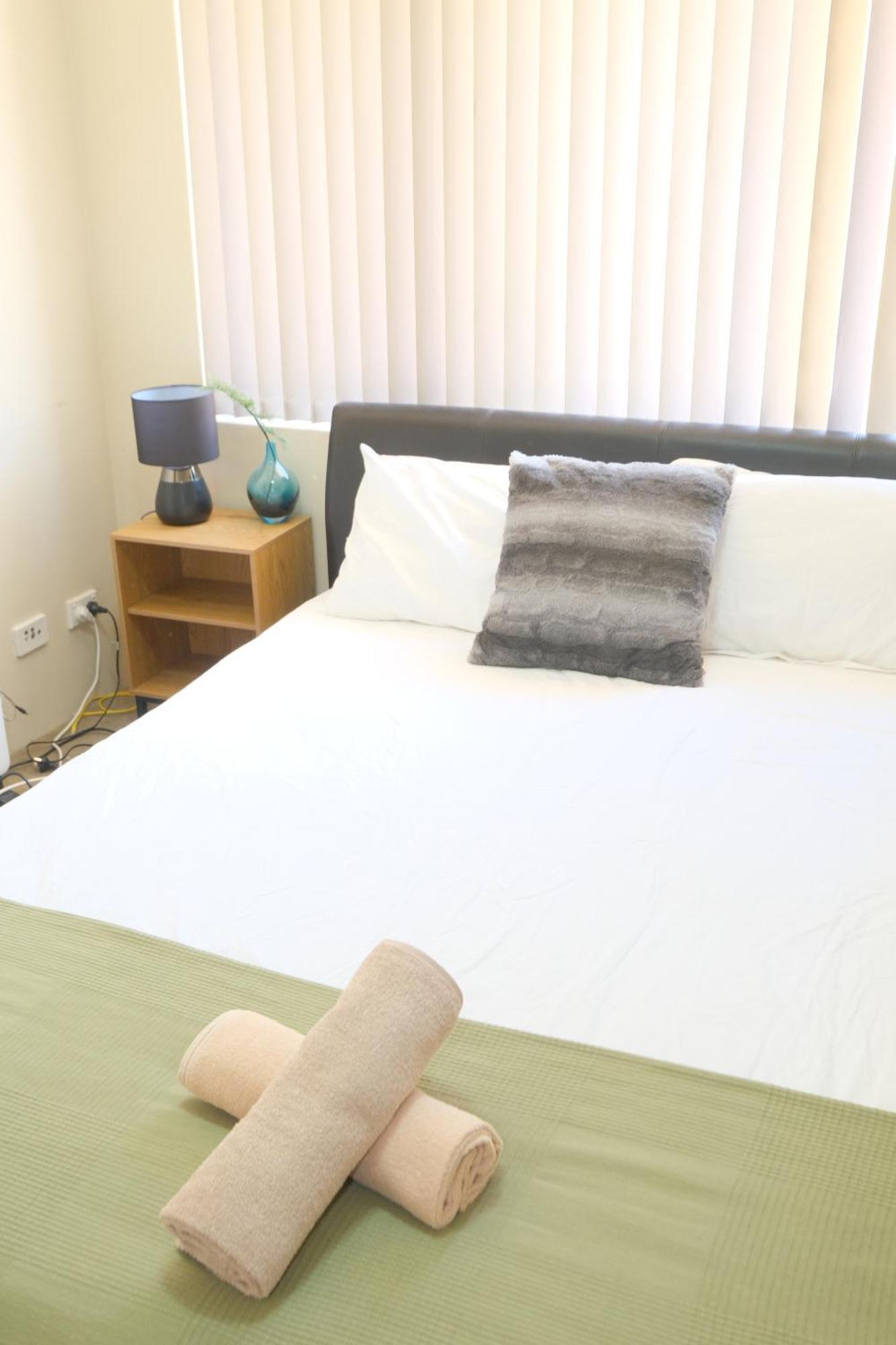 Airport 5Br Retreat - Full Kitchen & Tranquil Perth