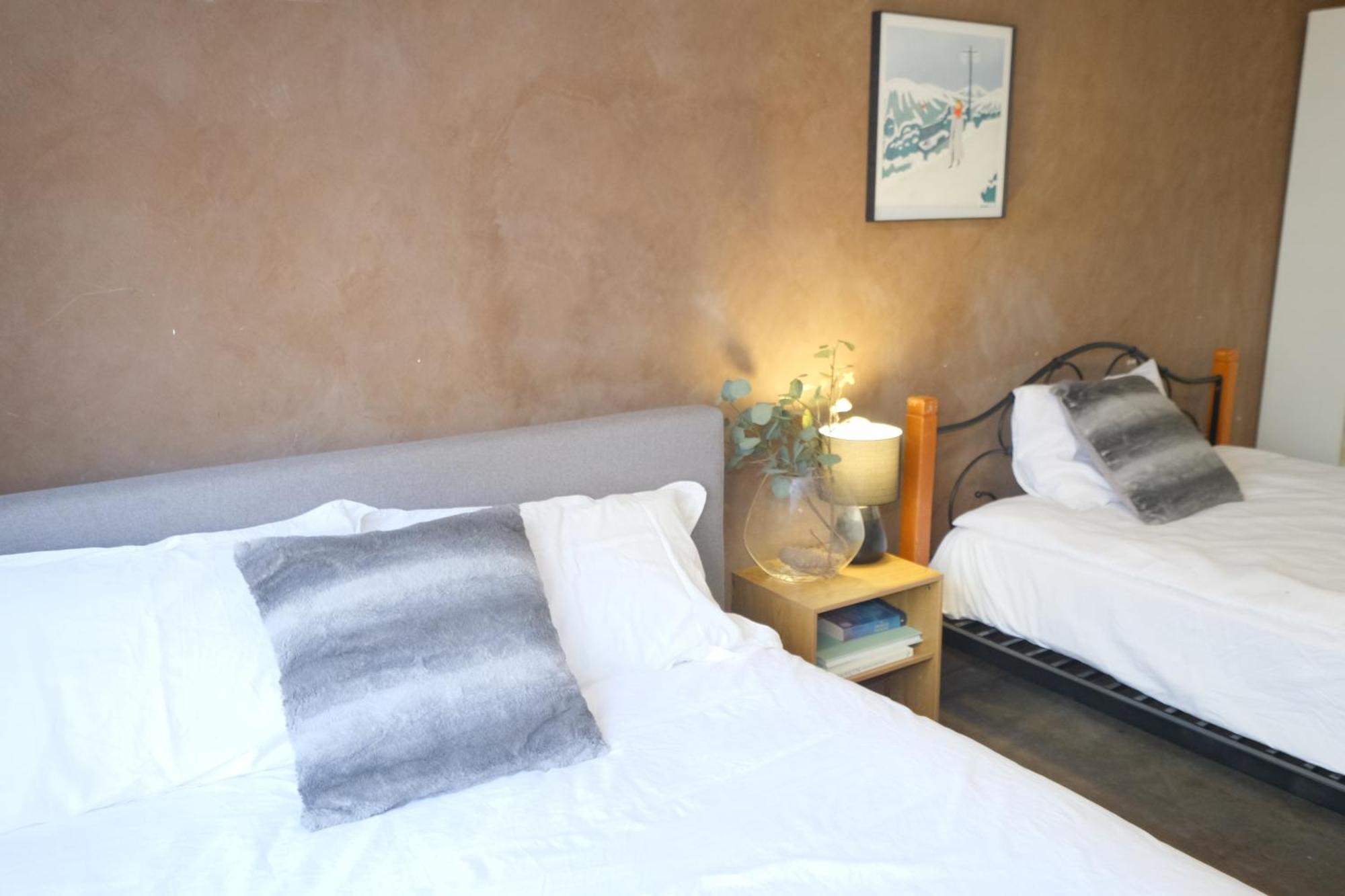 Airport 5Br Retreat - Full Kitchen & Tranquil Holiday home *