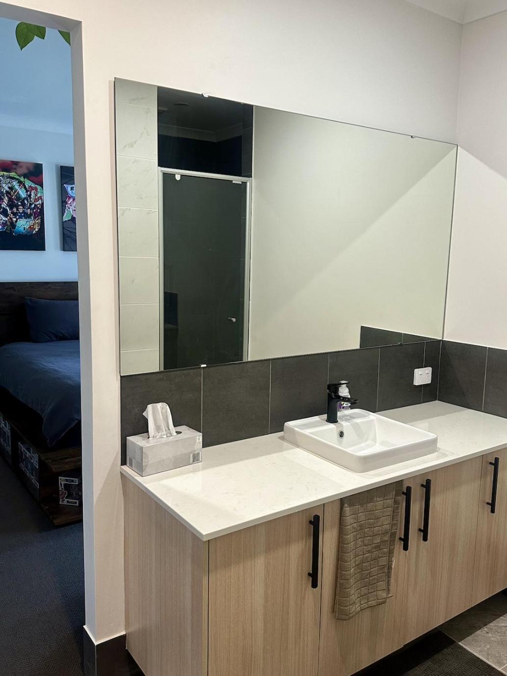 Master Bedroom Beechboro Homestay Perth