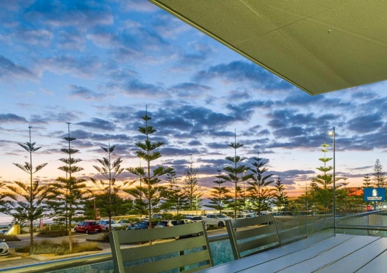 Apartment Scarborough Shores - Beachfront *