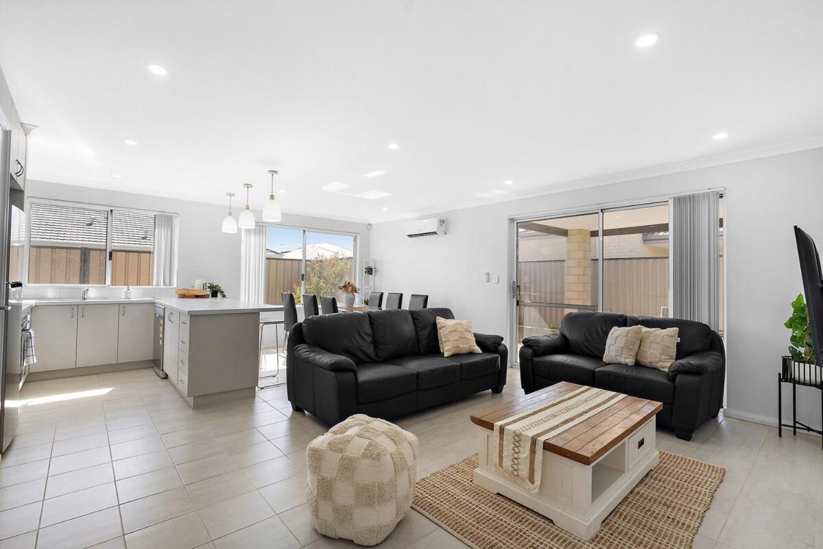 Spacious 4 Bedroom House In Southern River Rumah liburan Perth