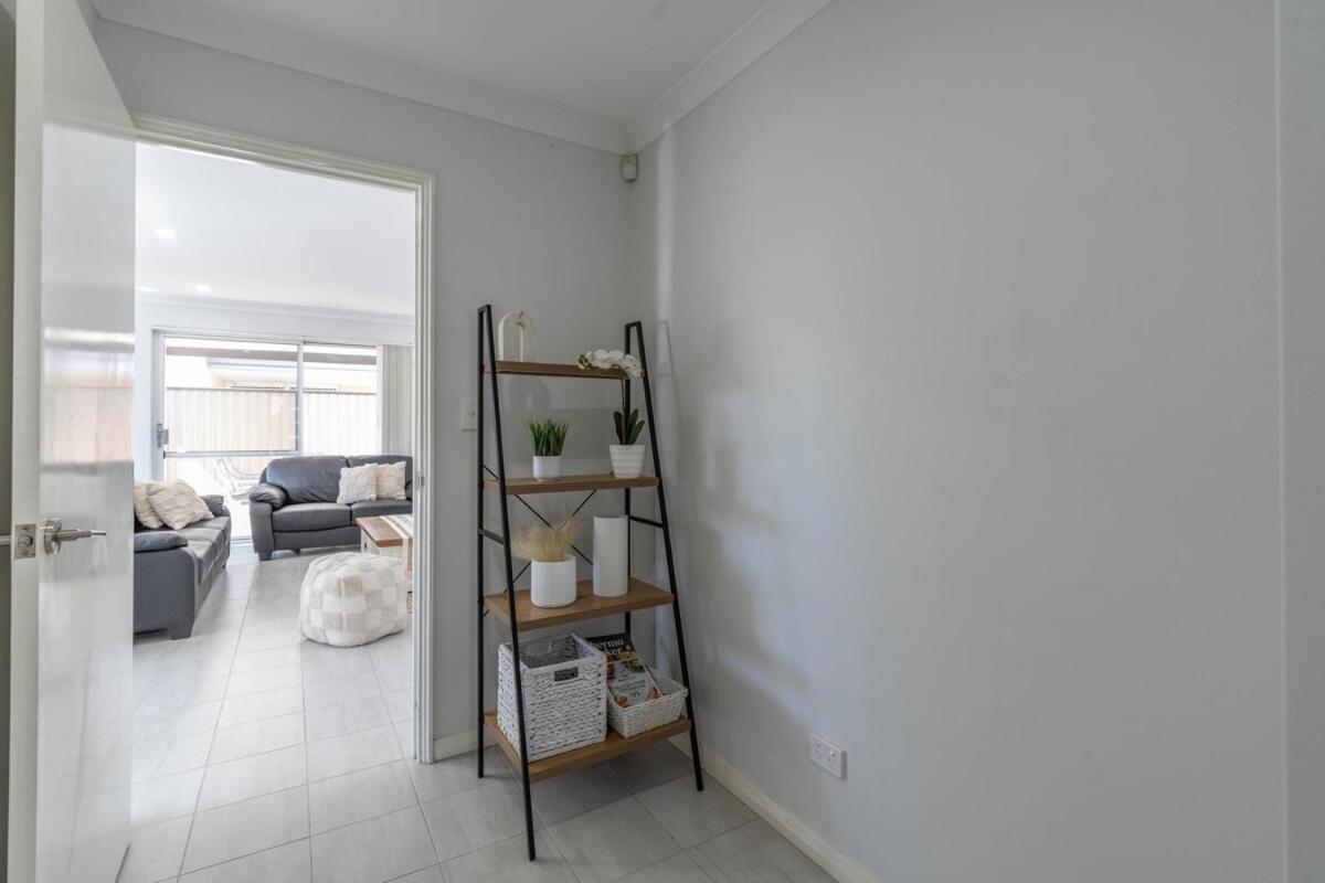Spacious 4 Bedroom House In Southern River Rumah liburan *