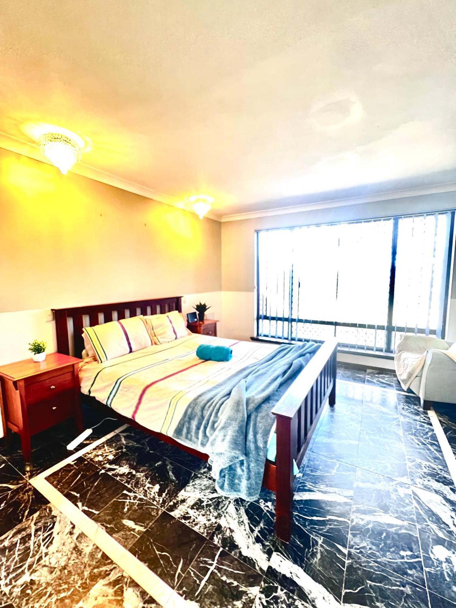 Affordable Long-term Ens Master Bedroom In Fremantle Hospital Homestay *