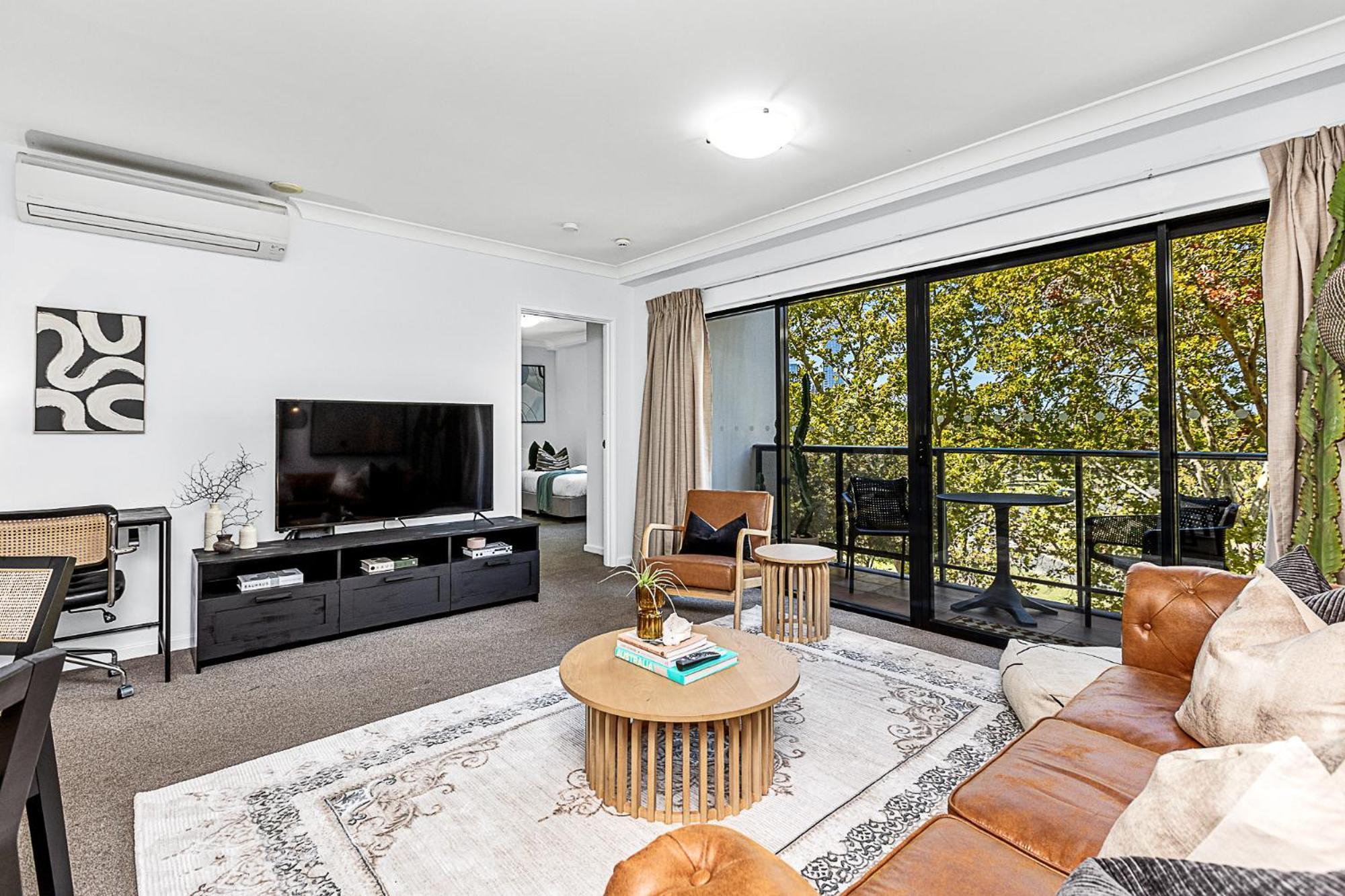 Luxe Modern Retreat Designer In *