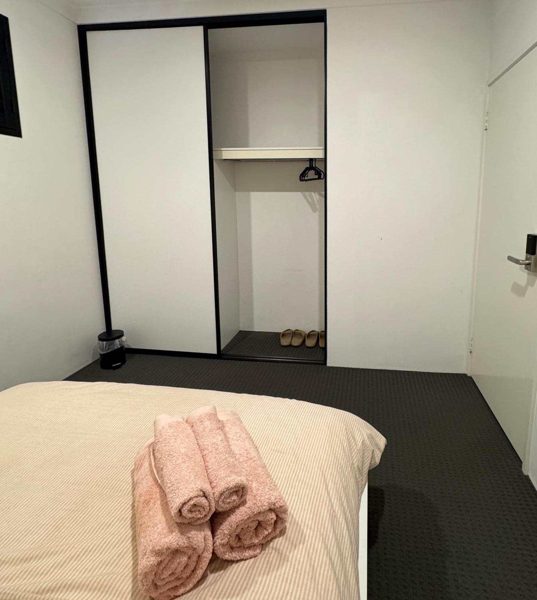 Homestay Decembre House - 24hrs Self Check-in In Belmont Perth