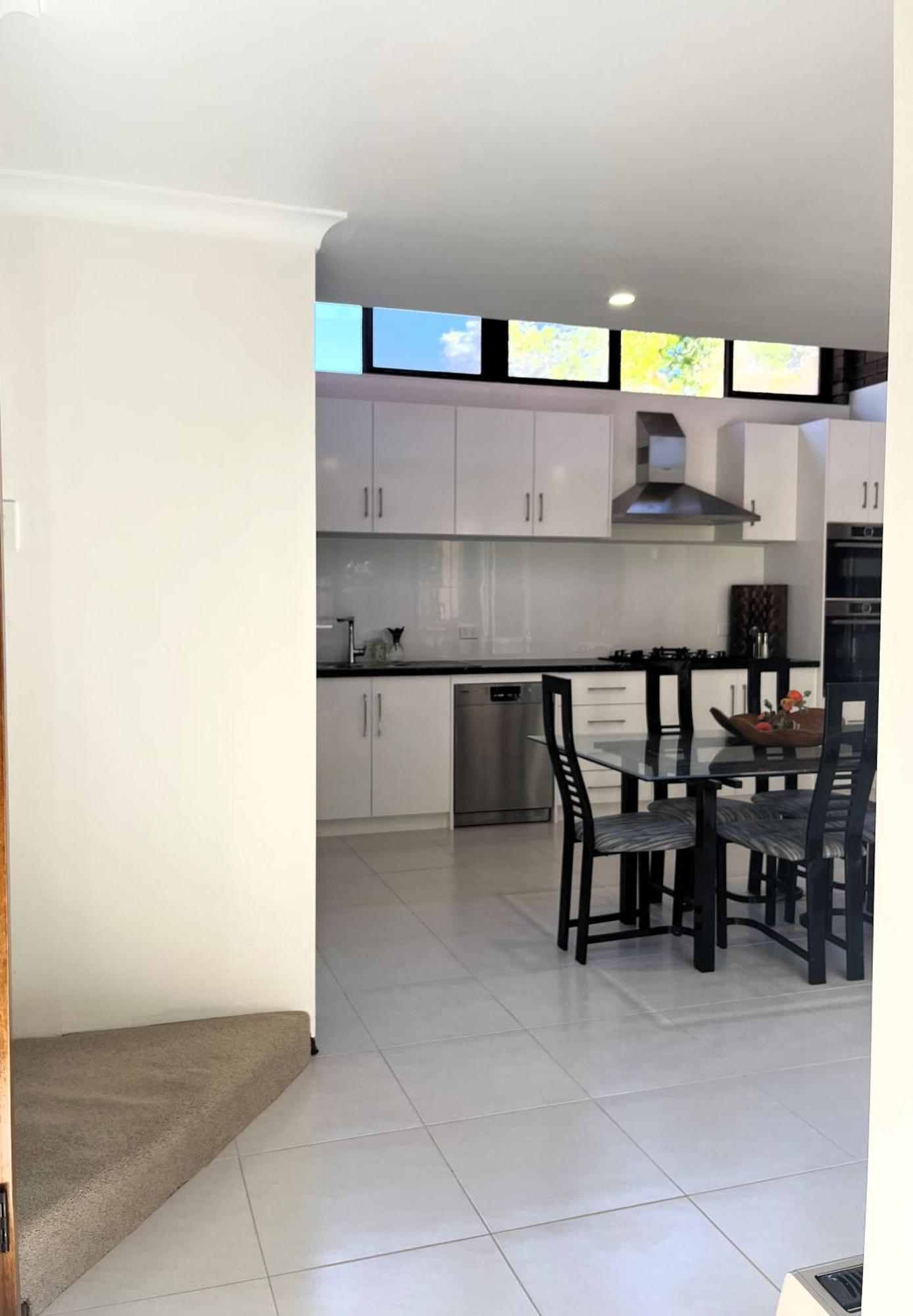 Rumah liburan 17 Rare Urban Style 4br Nedlands &pool *