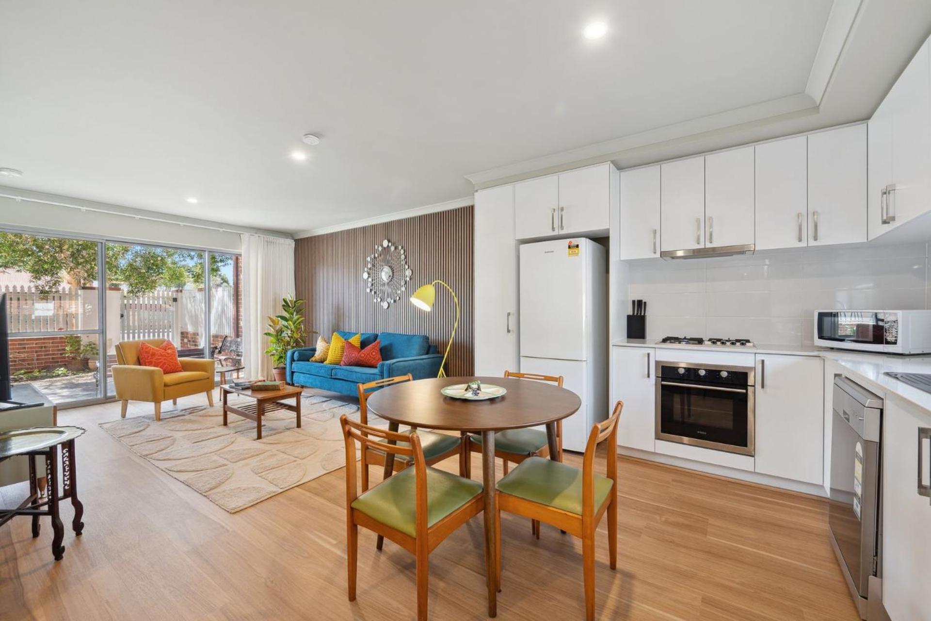 Apartment Happy Classic Mid-century Modern Escape *