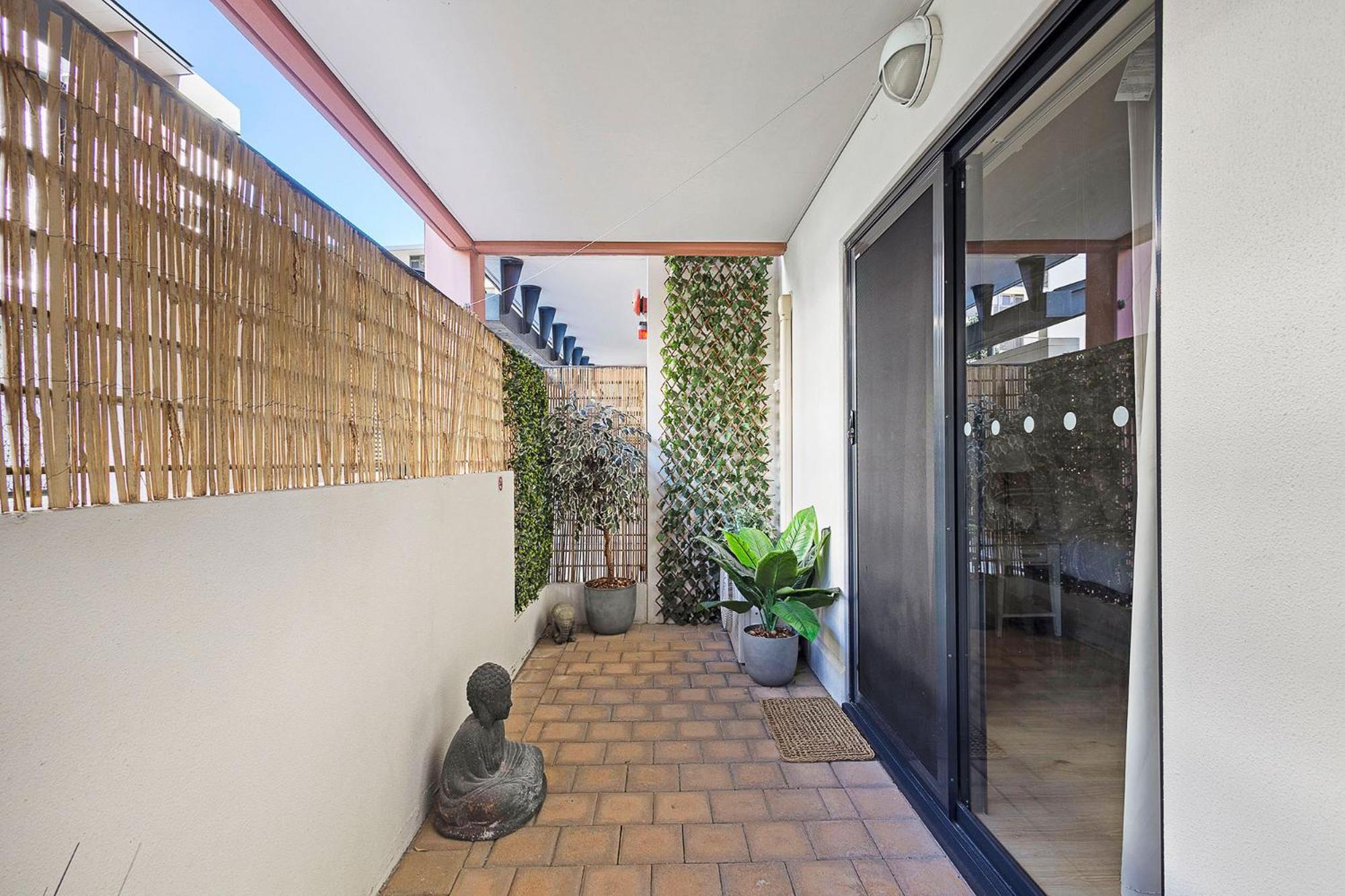 Apartemen 2 Paradise Pool Parking Huge 1br Cbd