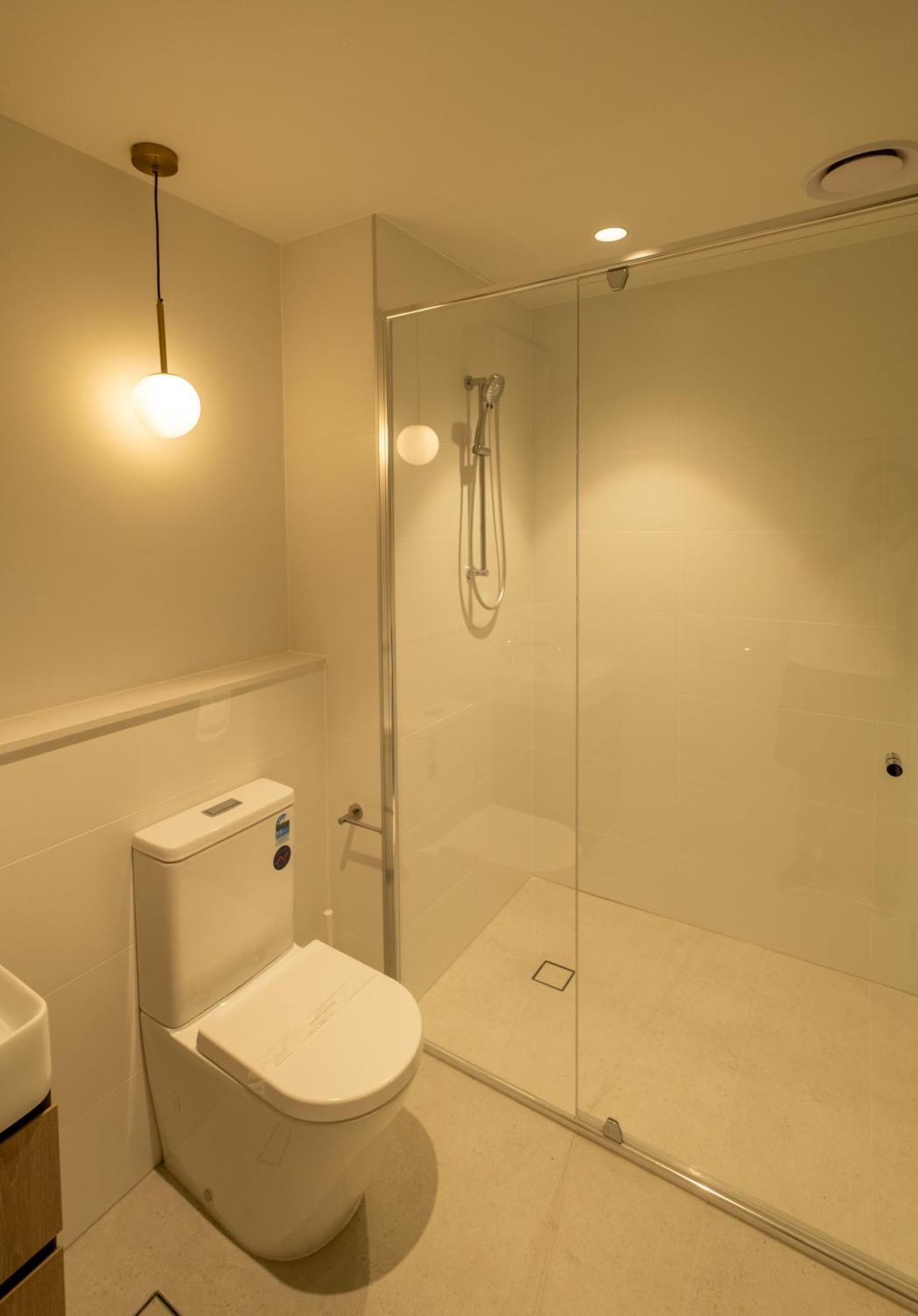 Apartment Luxury Downtown Apt - Sunset Views, Pool & Gym