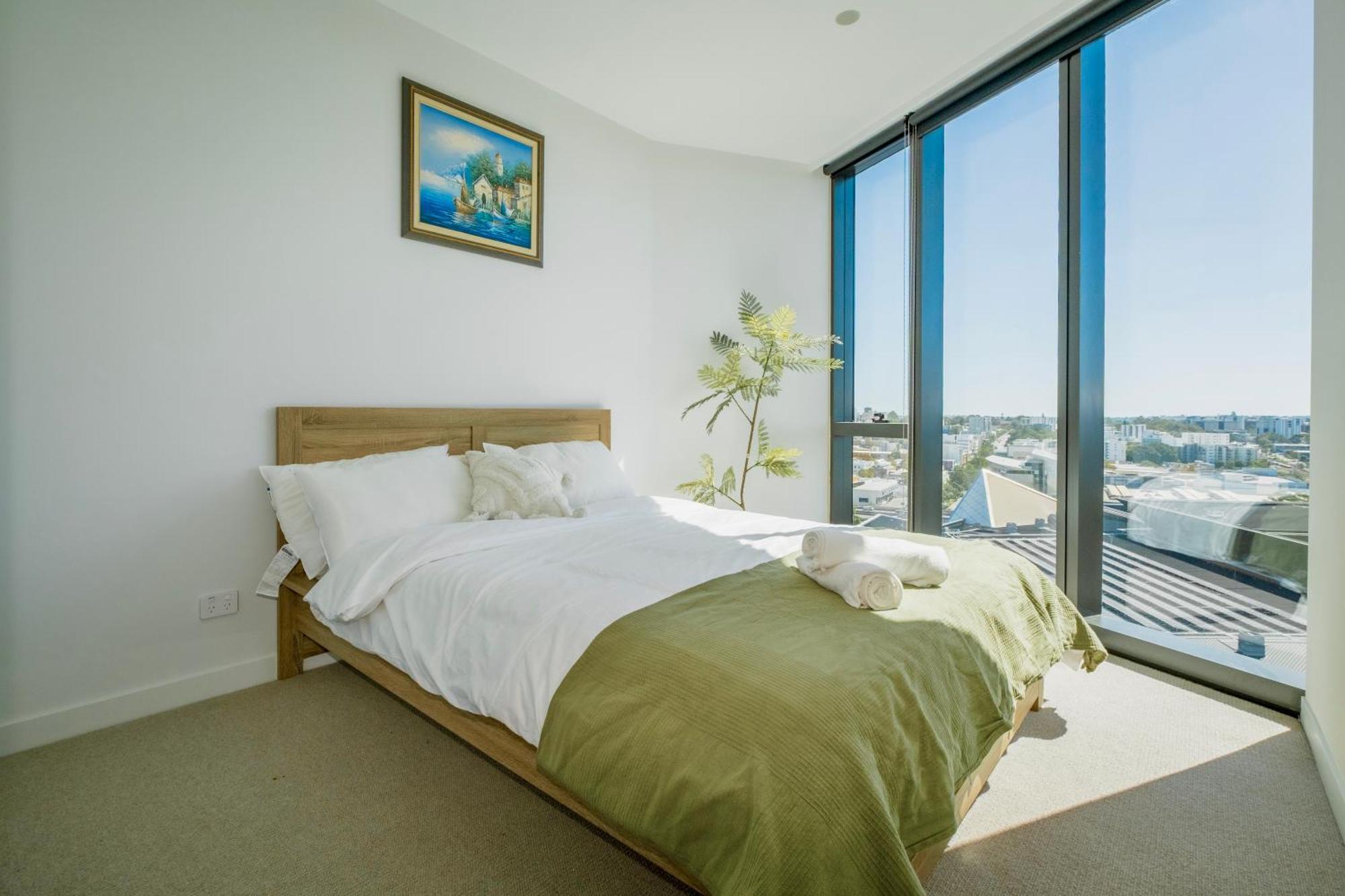 Apartment Luxury Downtown Apt - Sunset Views, Pool & Gym *
