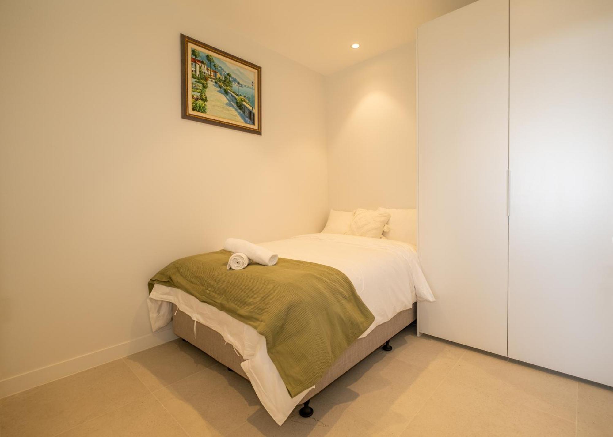 Luxury Downtown Apt - Sunset Views, Pool & Gym Perth