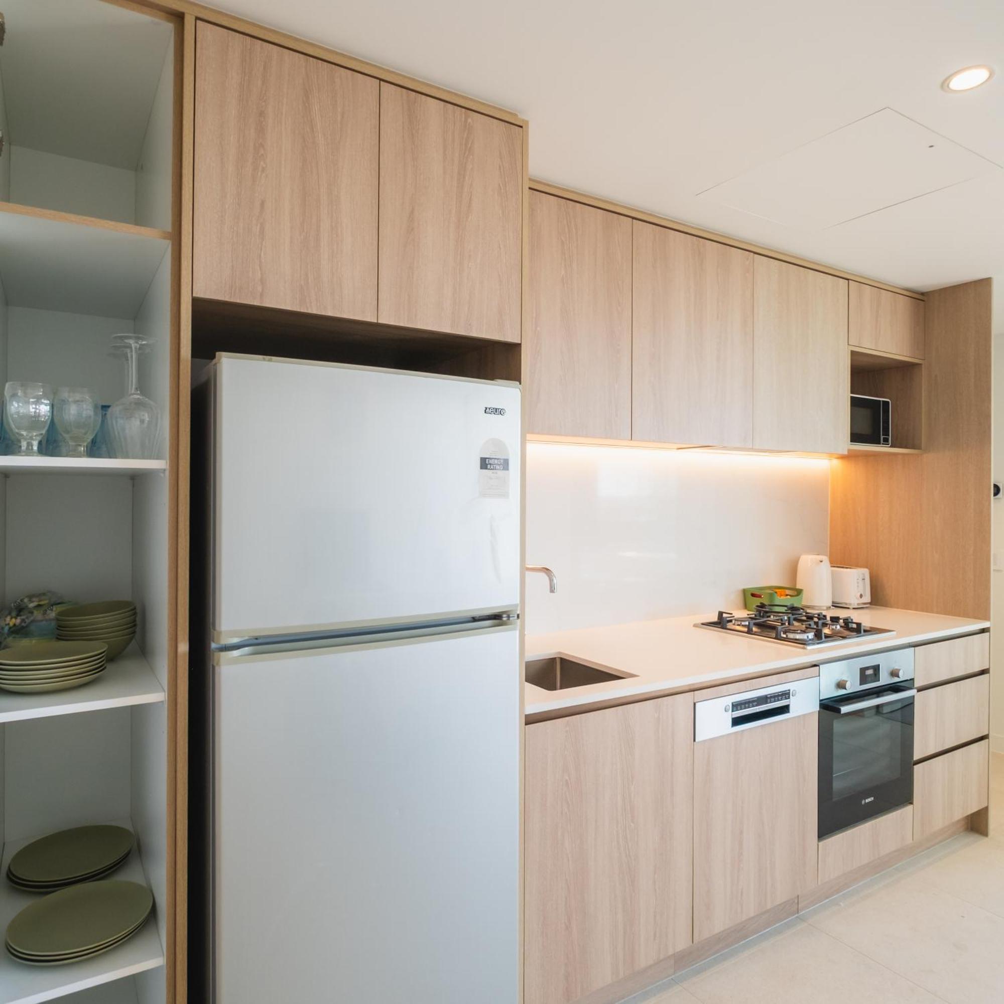 Apartment Luxury Downtown Apt - Sunset Views, Pool & Gym