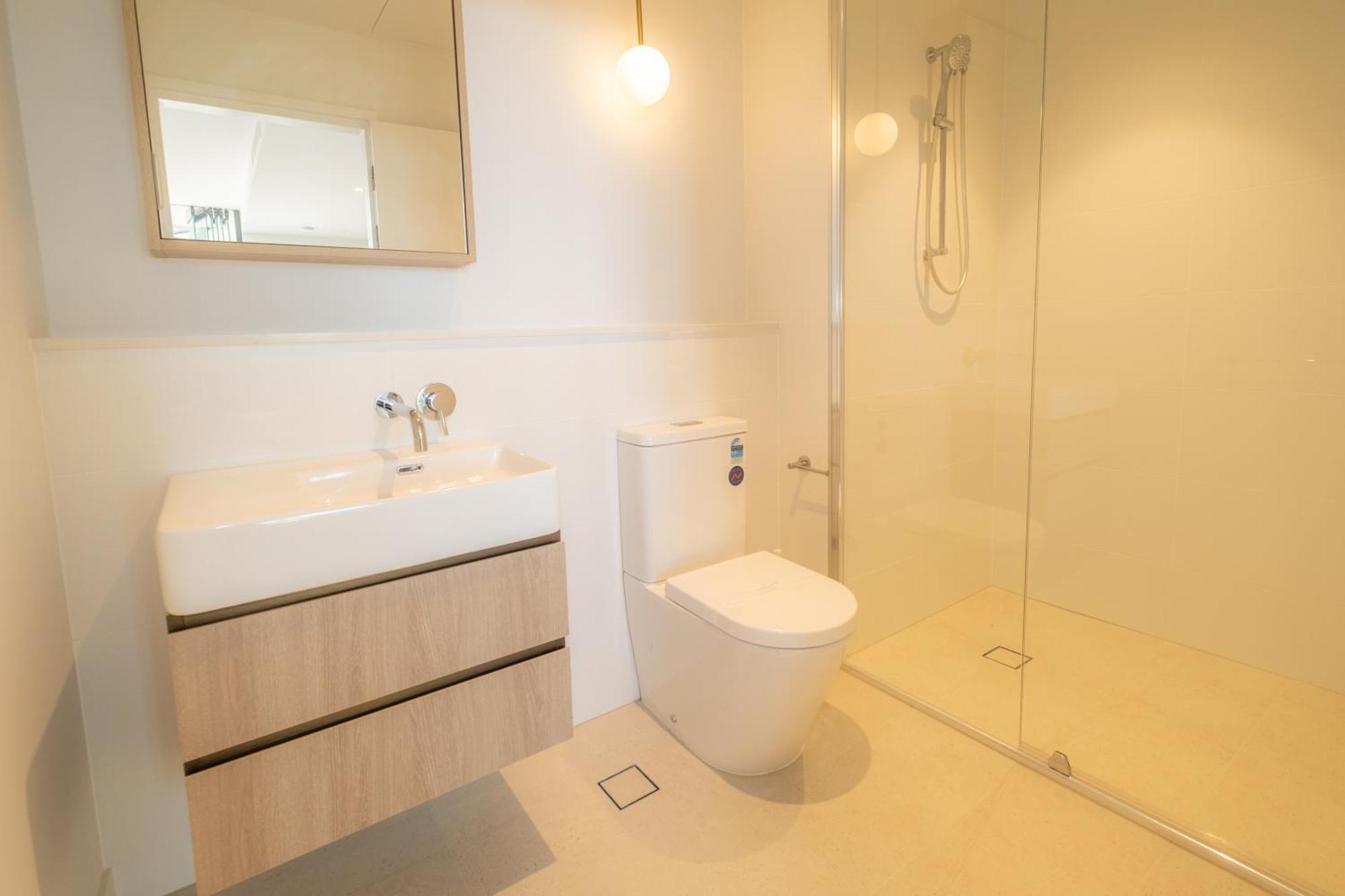 Apartment Luxury Downtown Apt - Sunset Views, Pool & Gym *