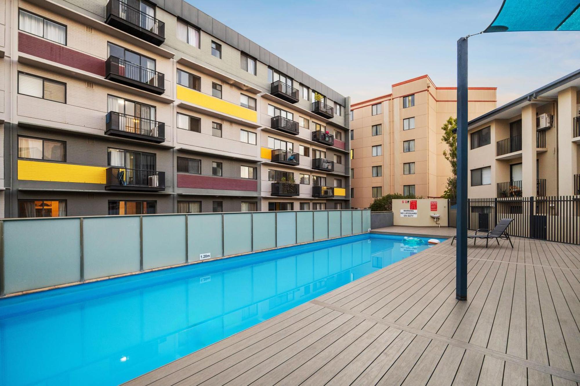 River Fringe Urban Retreat